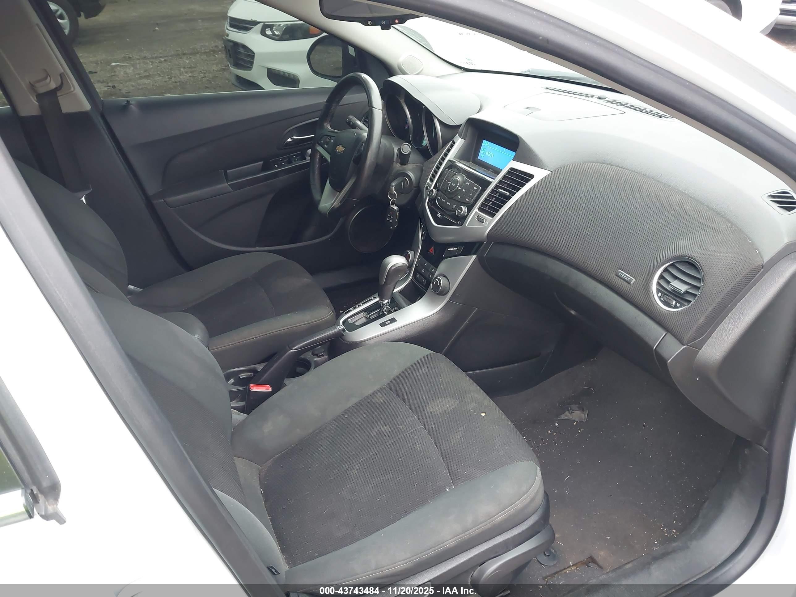 CHEVROLET CRUZE image 5