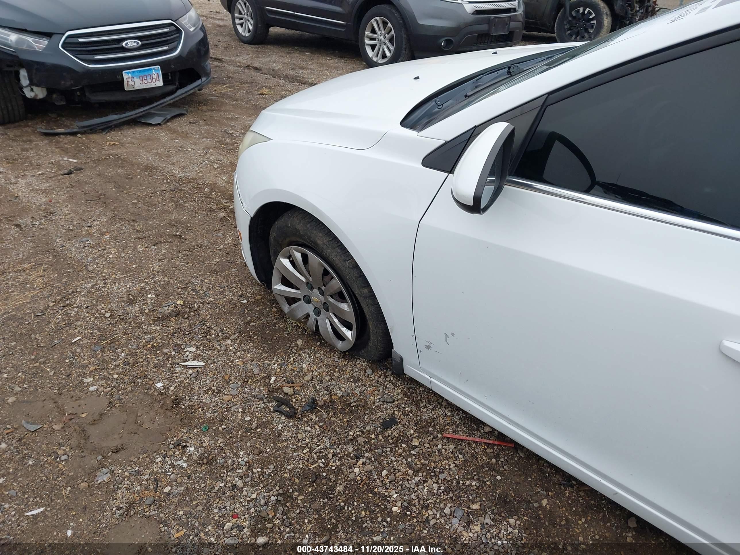 CHEVROLET CRUZE image 6
