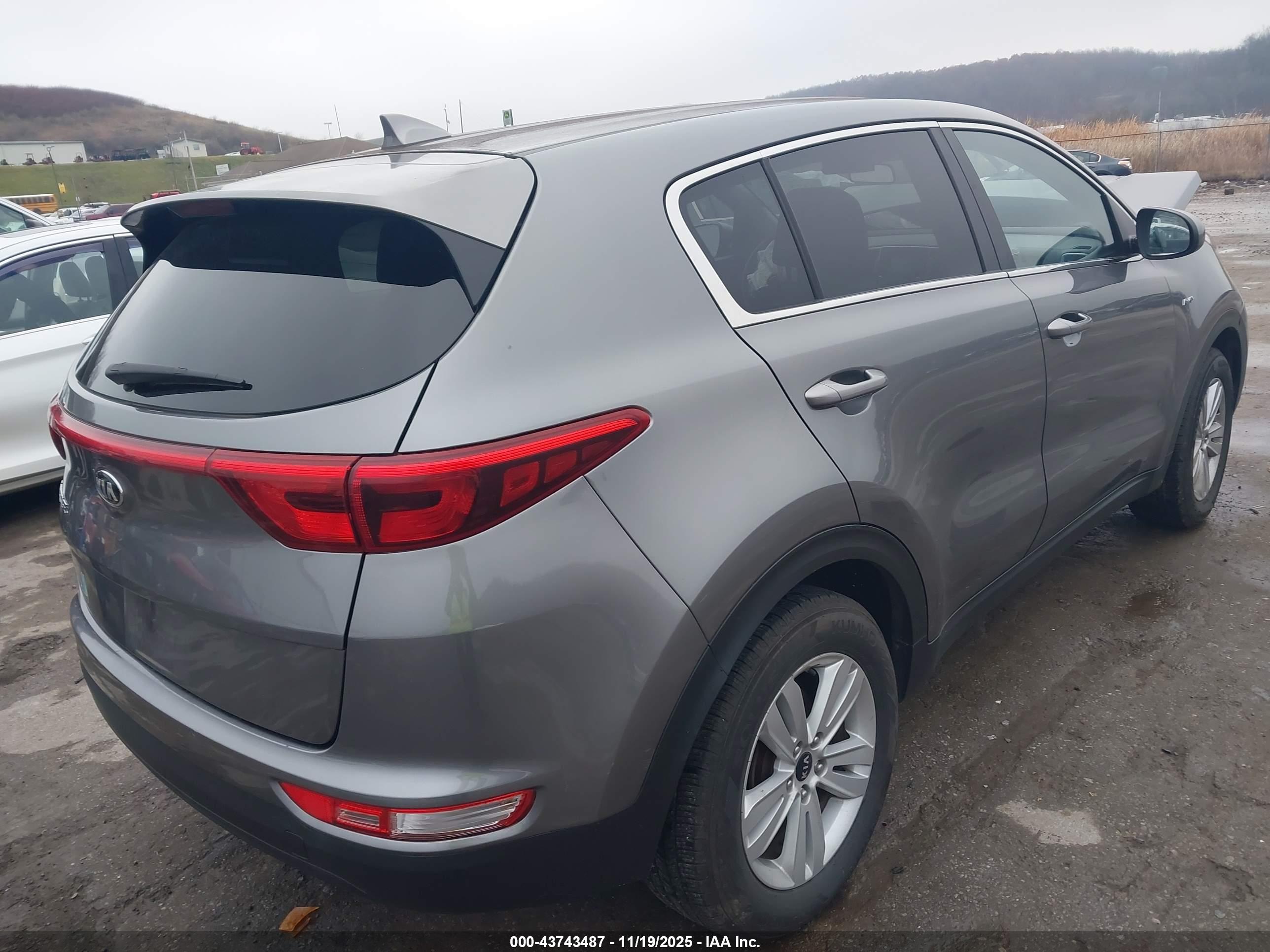 KIA SPORTAGE image 4