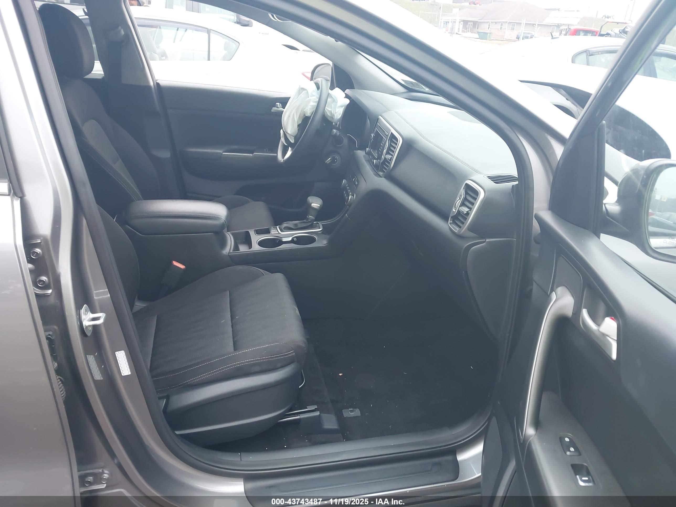 KIA SPORTAGE image 5