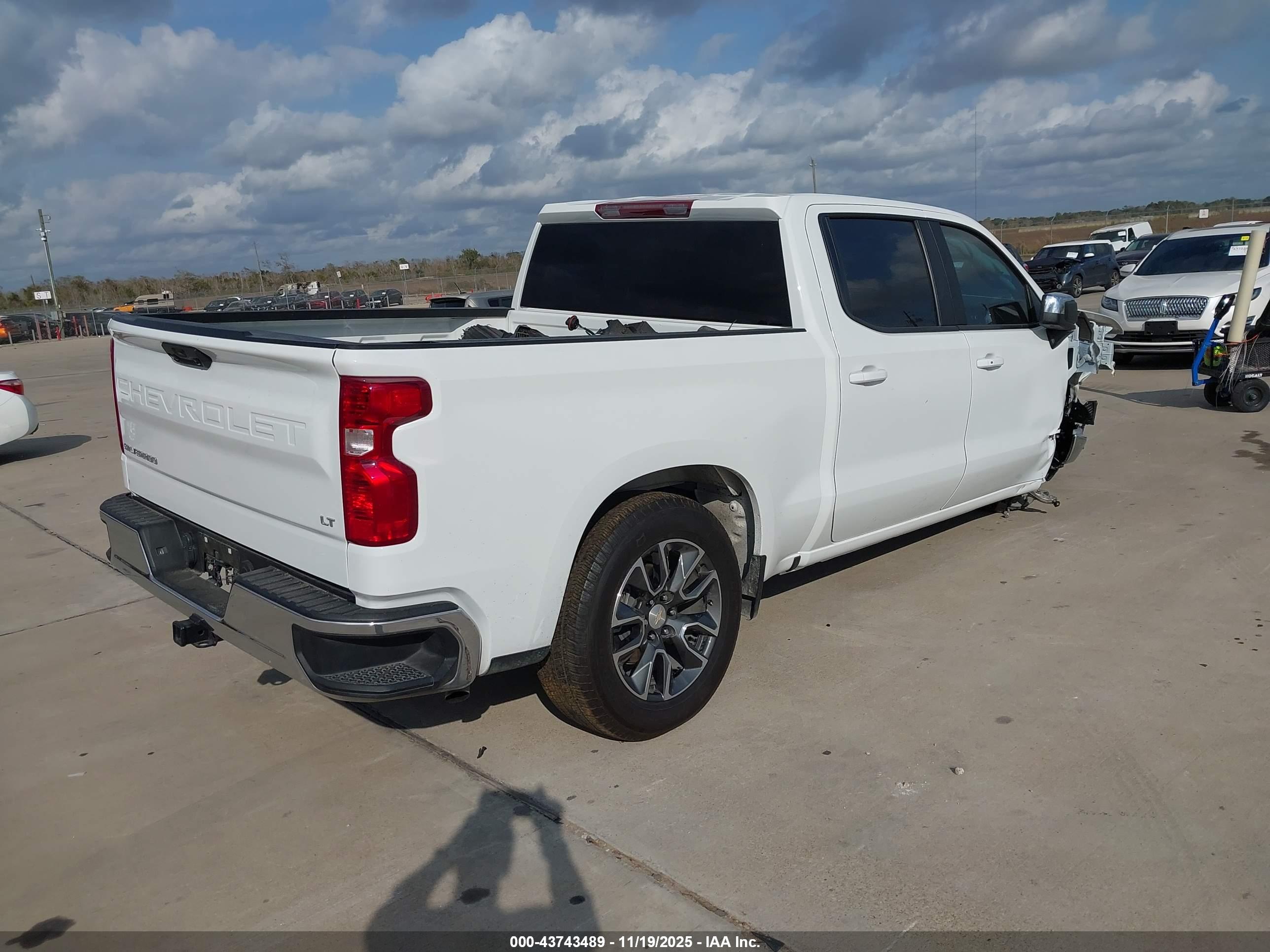 CHEVROLET SILVERADO image 4