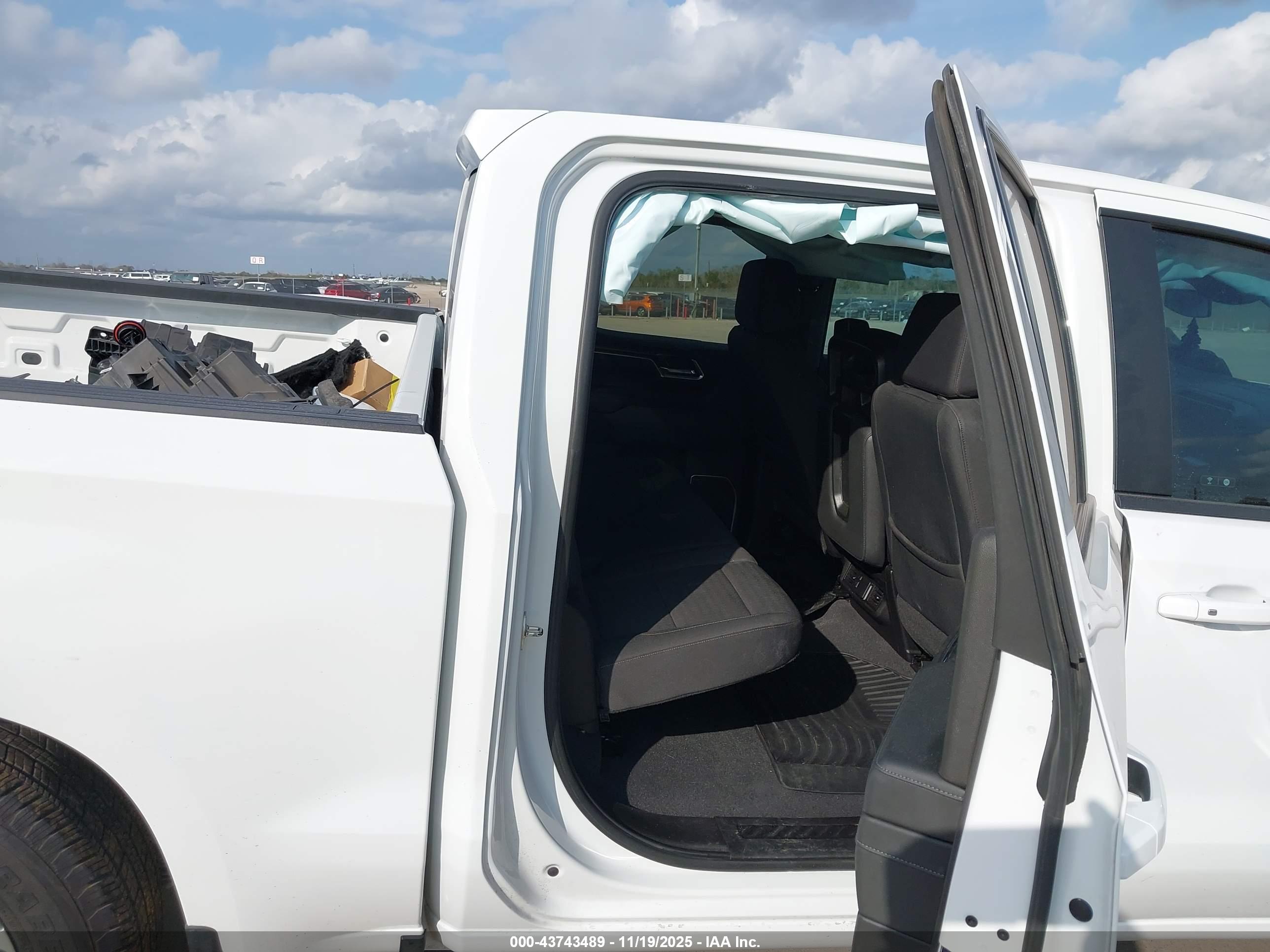 CHEVROLET SILVERADO image 8