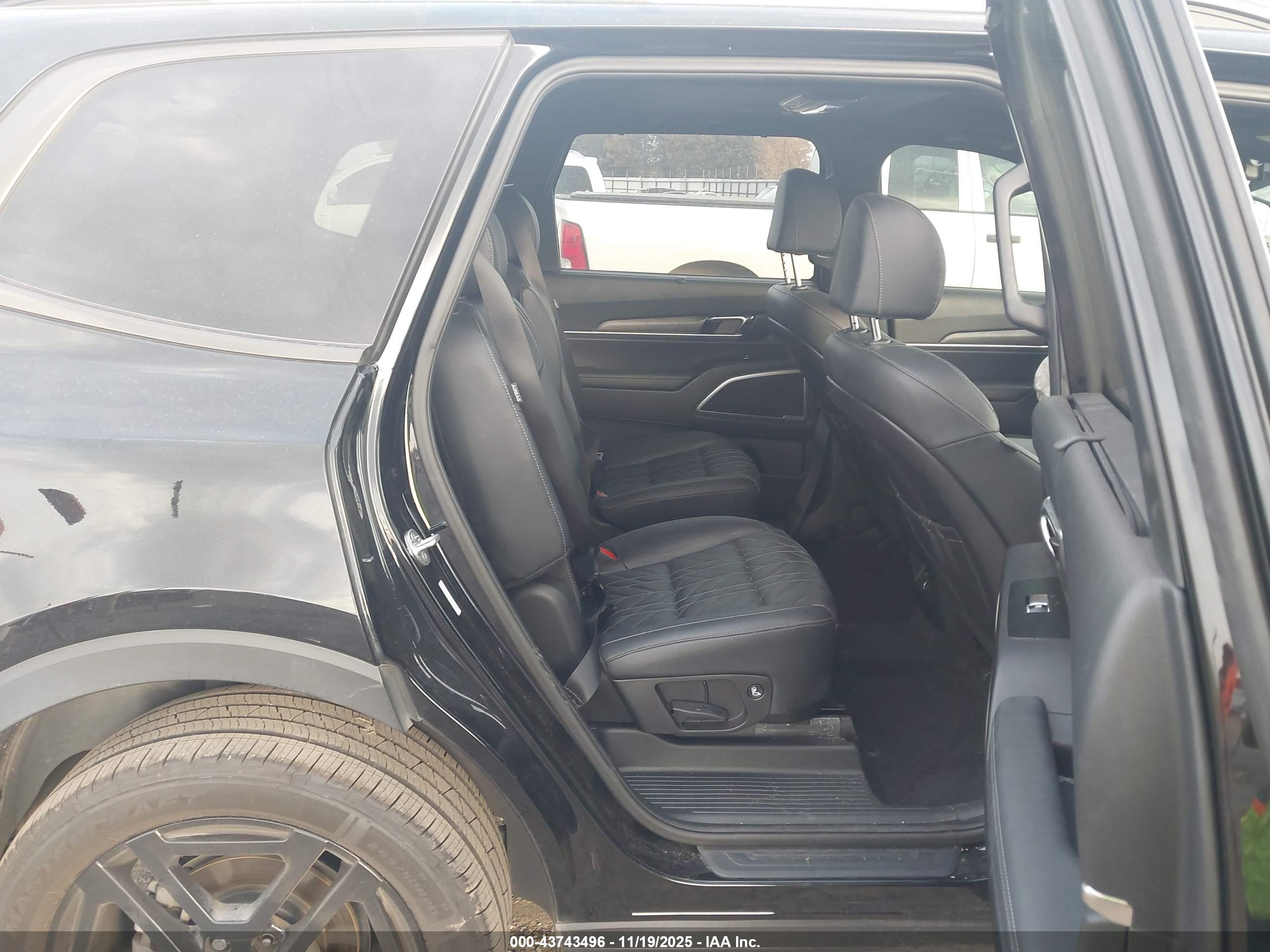 KIA TELLURIDE image 8