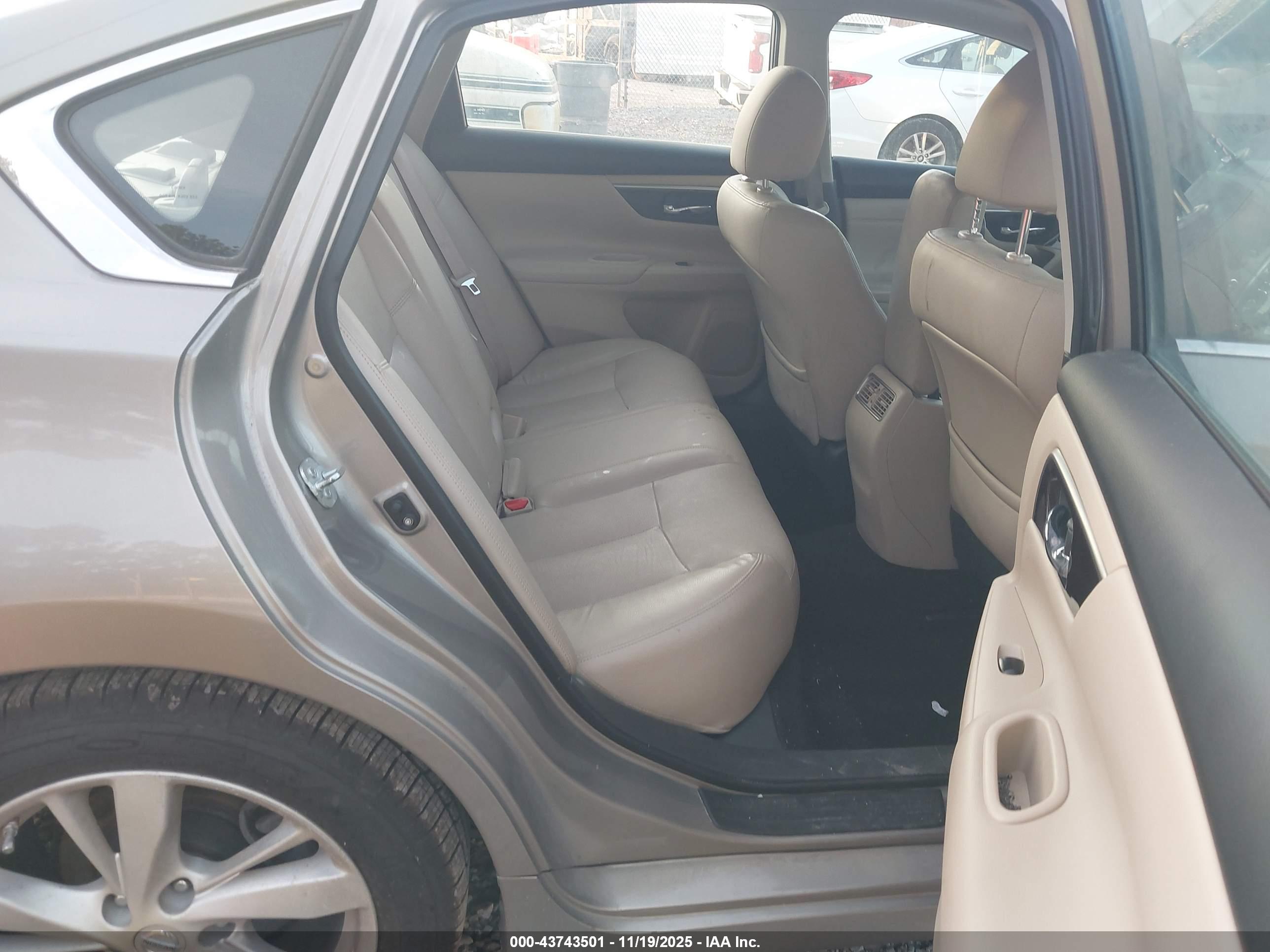 NISSAN ALTIMA image 8