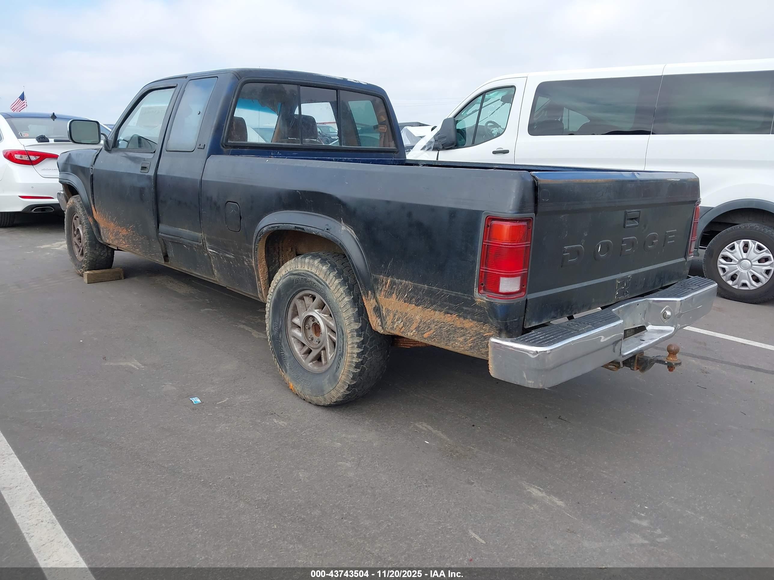 DODGE DAKOTA image 3