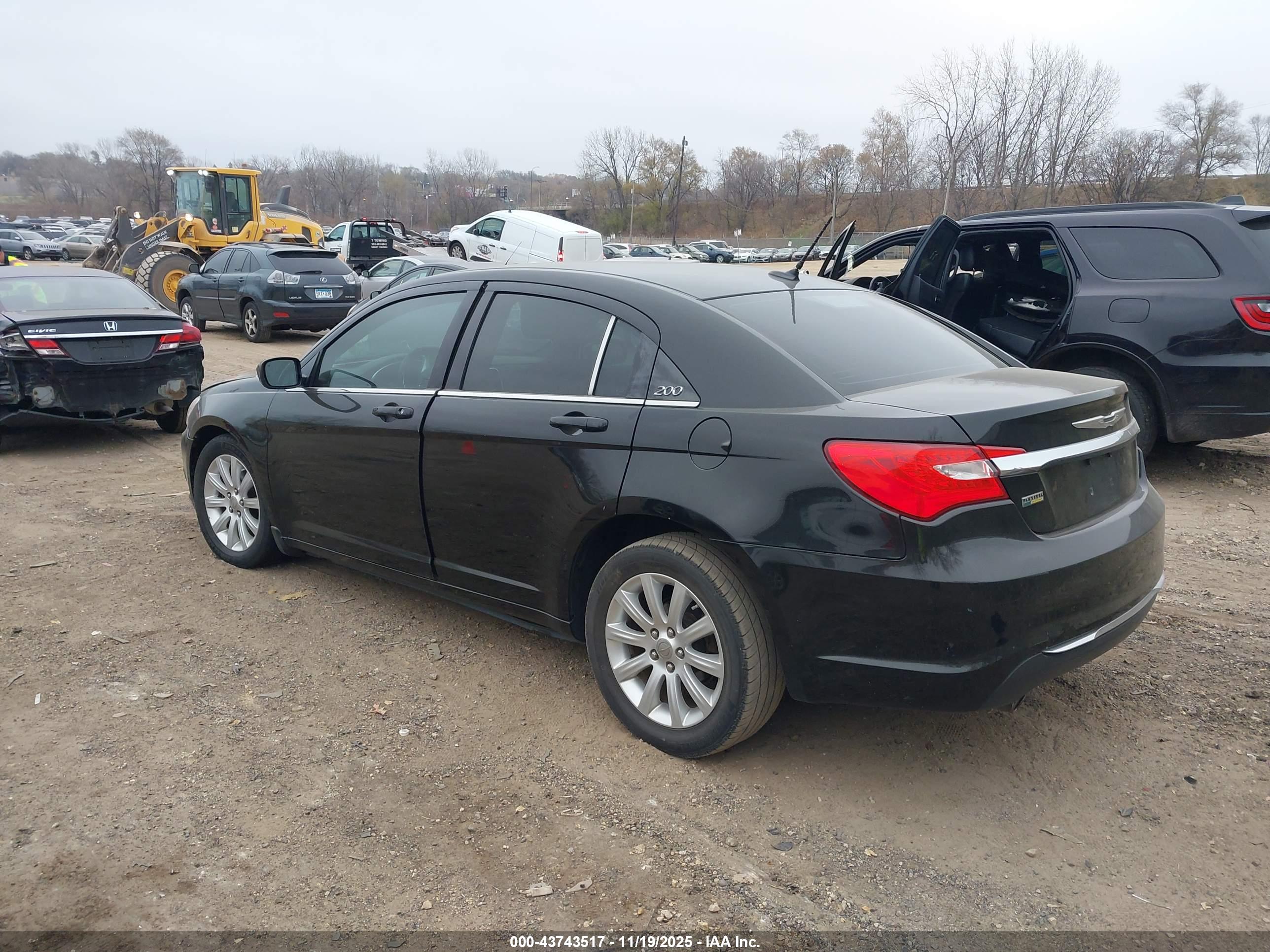 CHRYSLER 200 image 3
