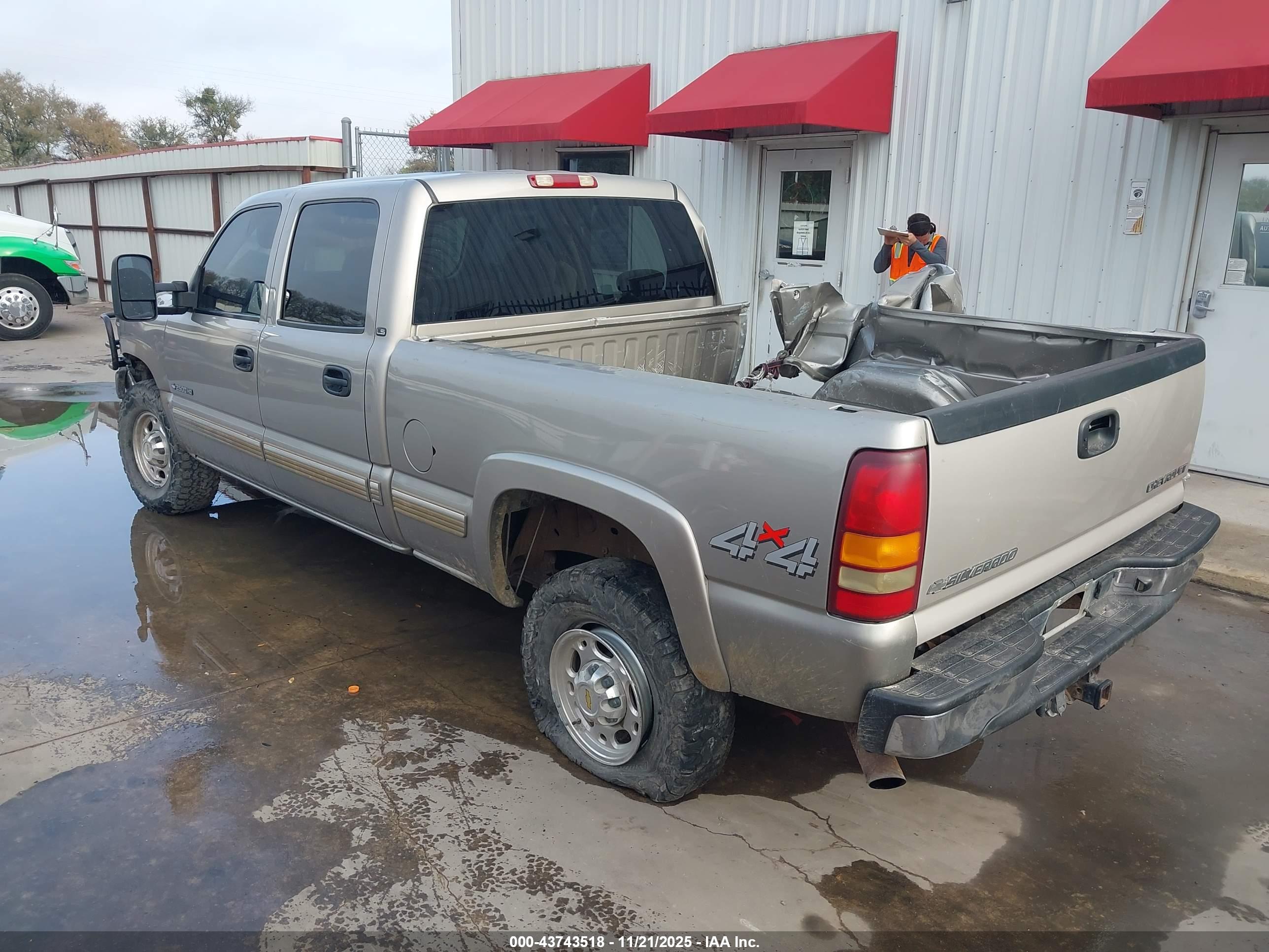 CHEVROLET SILVERADO image 3