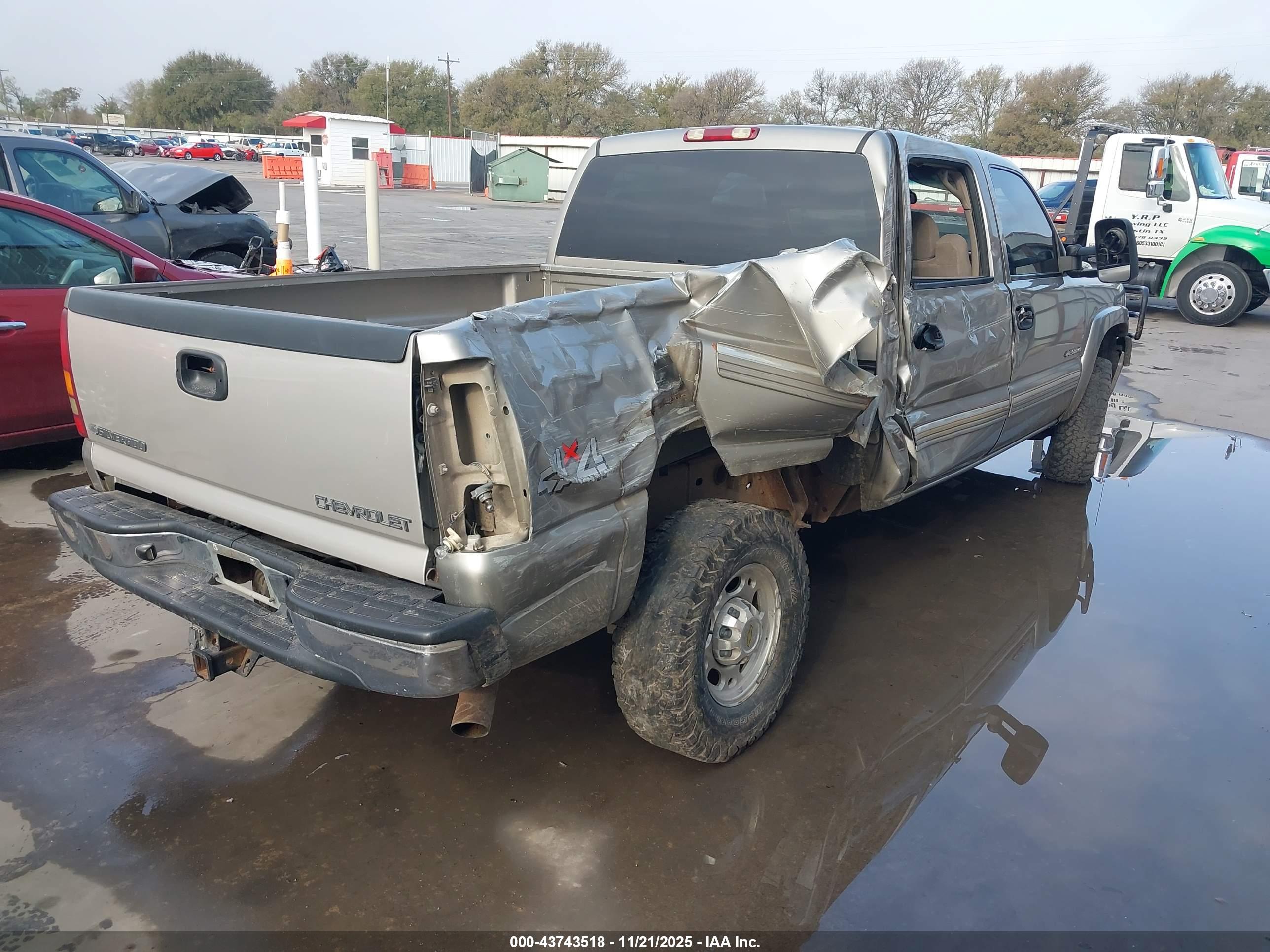 CHEVROLET SILVERADO image 4
