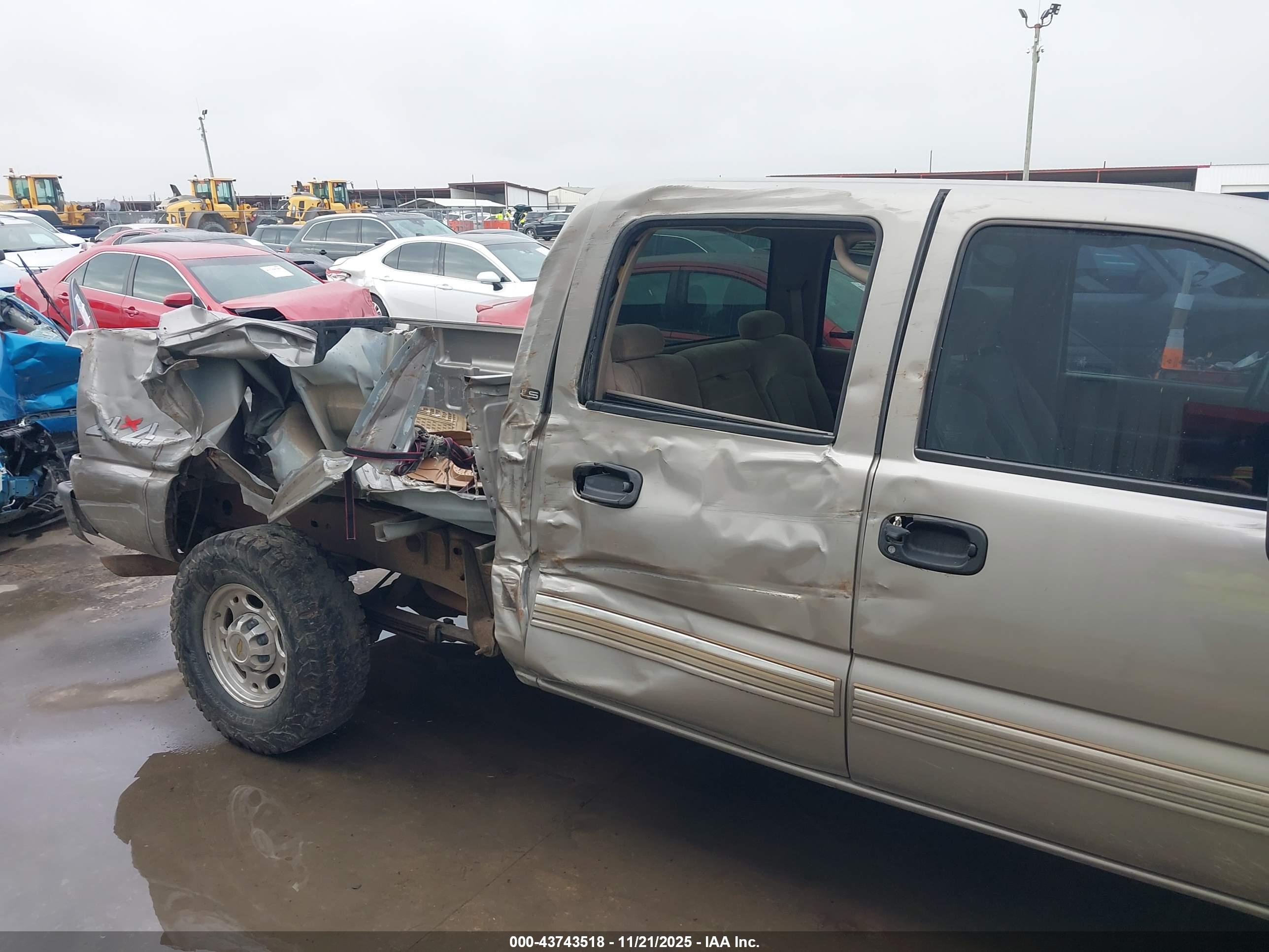 CHEVROLET SILVERADO image 6