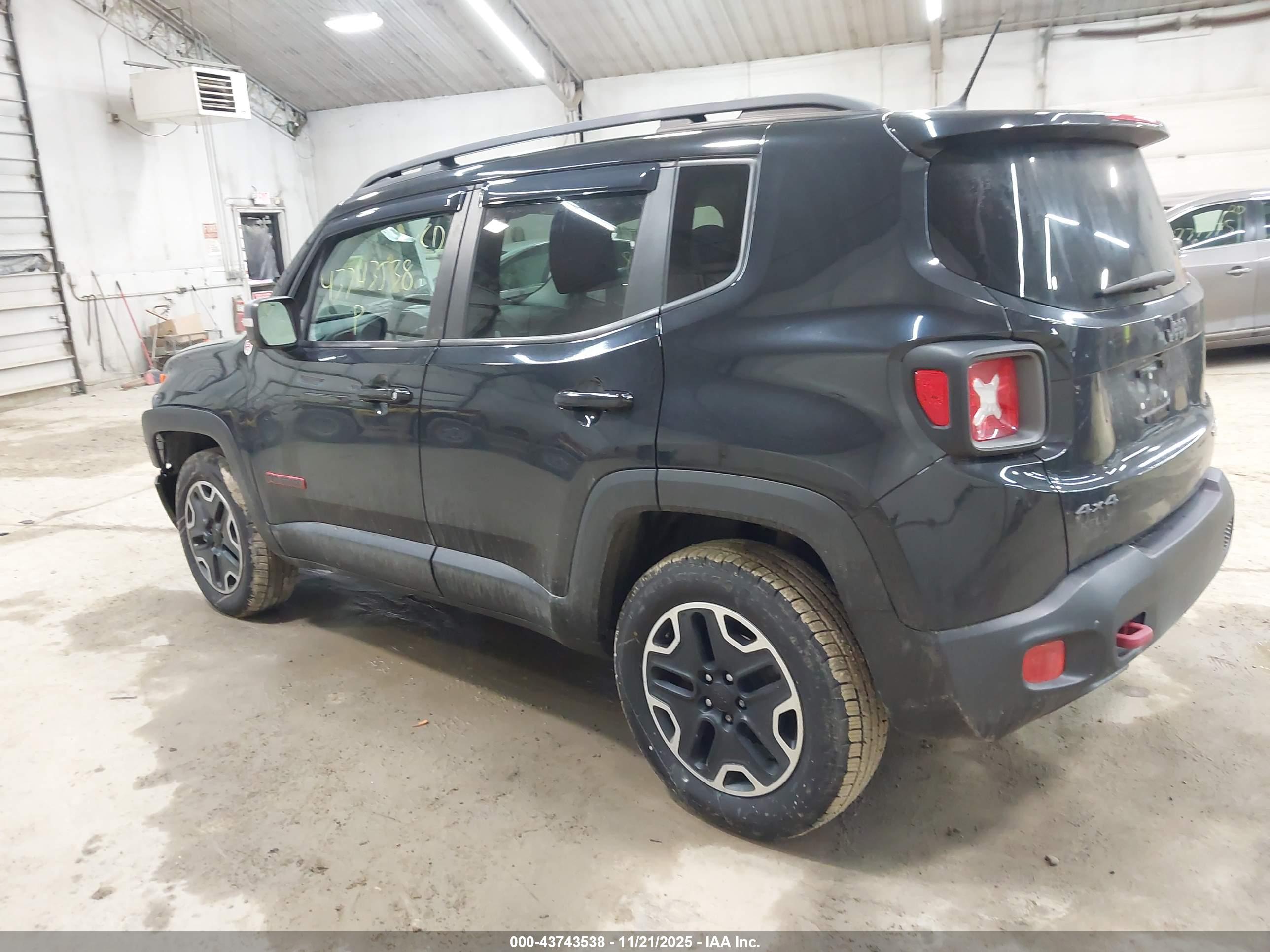 JEEP RENEGADE image 3