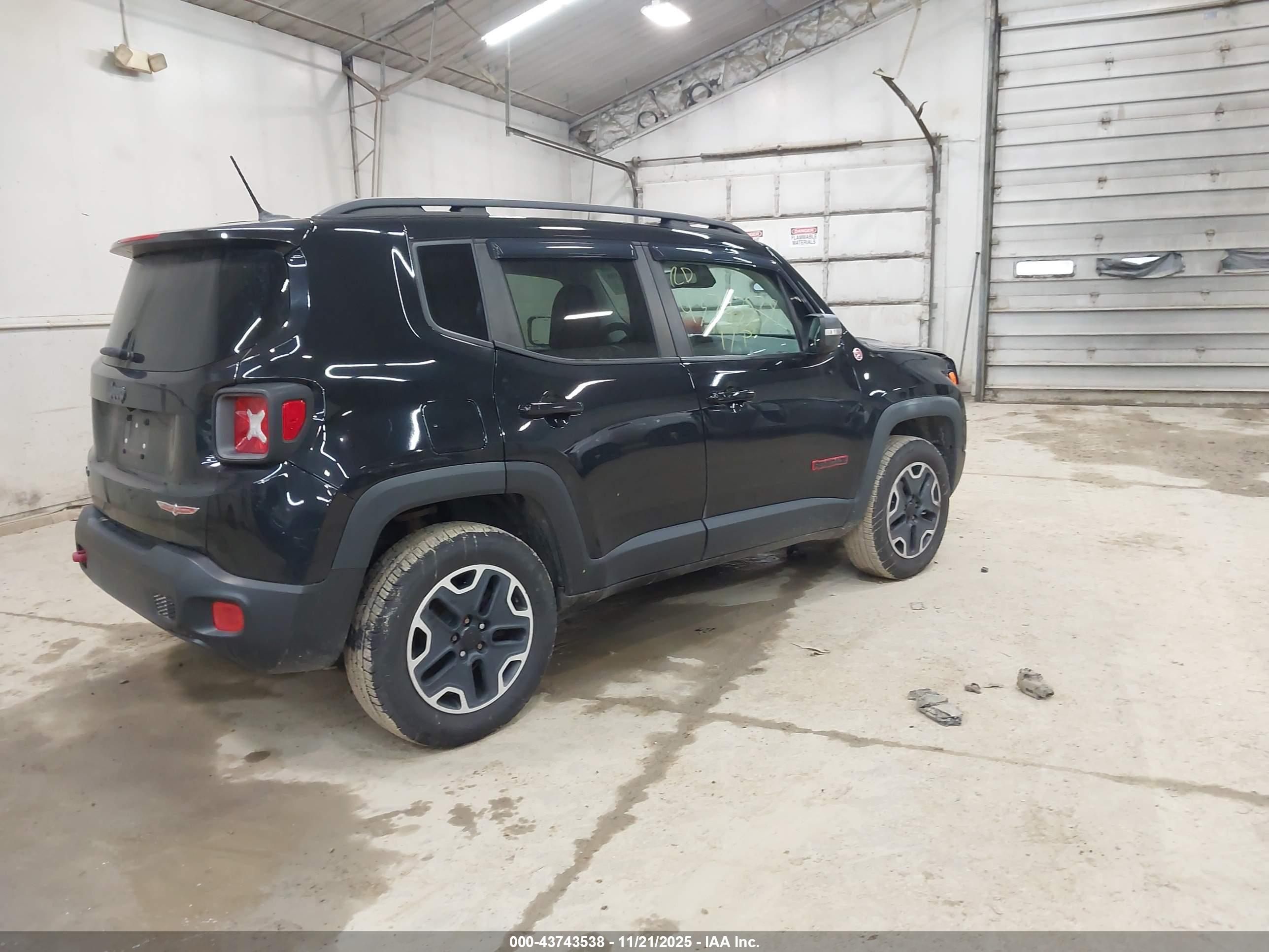 JEEP RENEGADE image 4