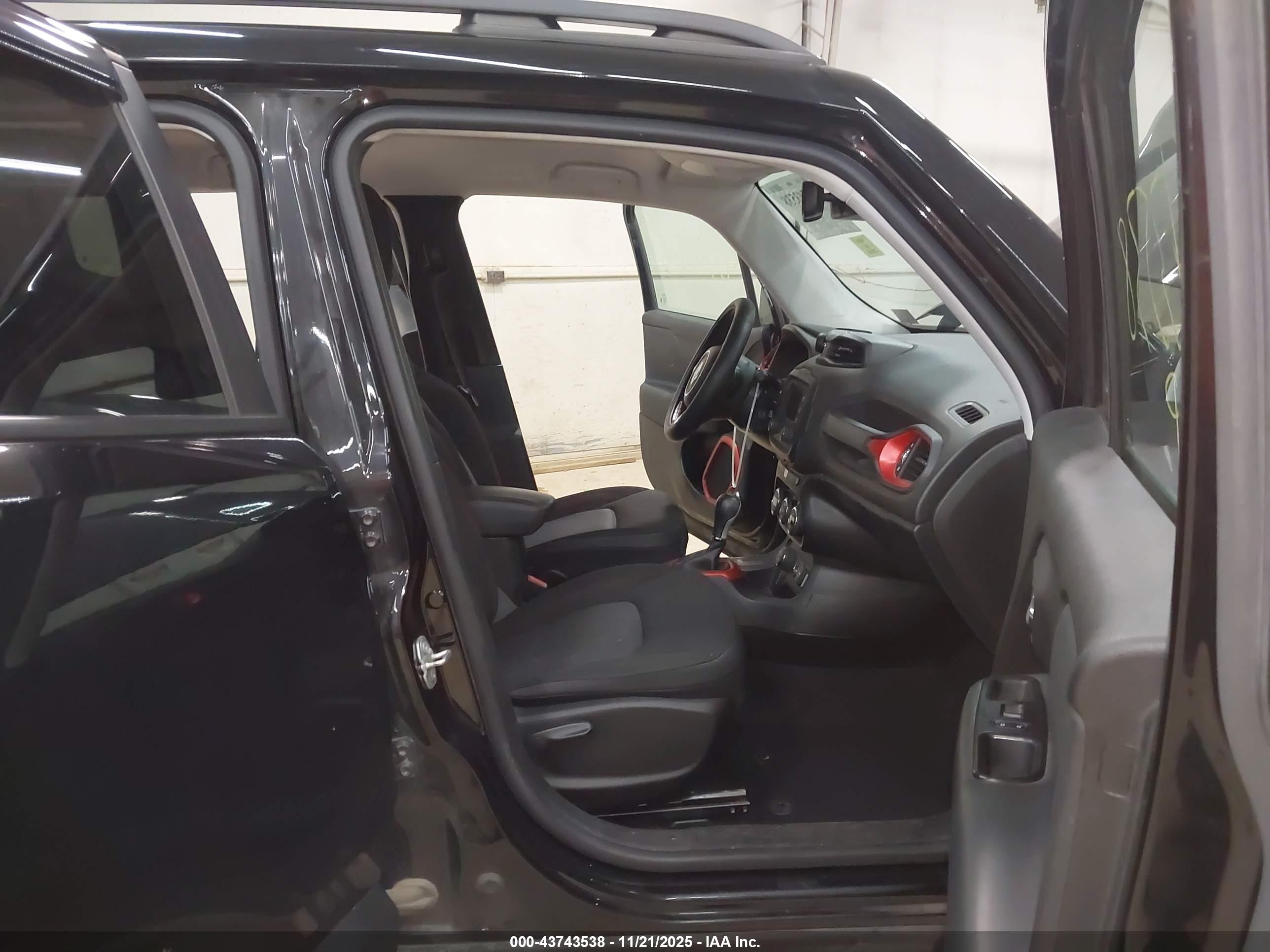 JEEP RENEGADE image 5