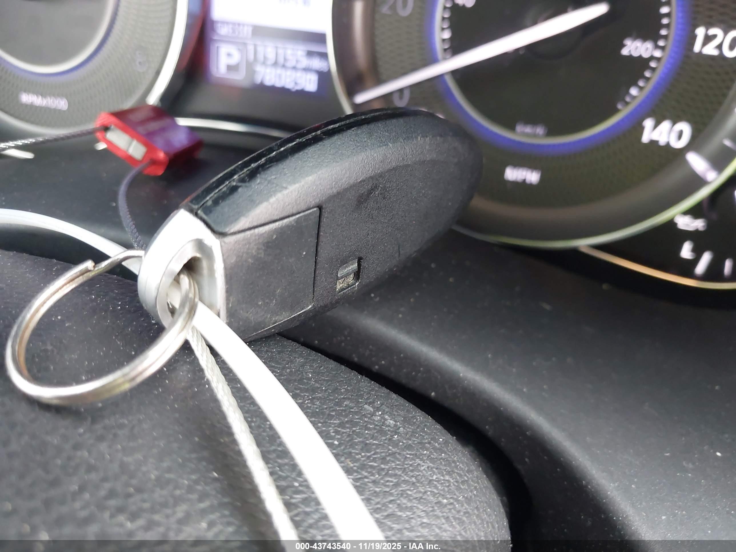 INFINITI QX56 image 11
