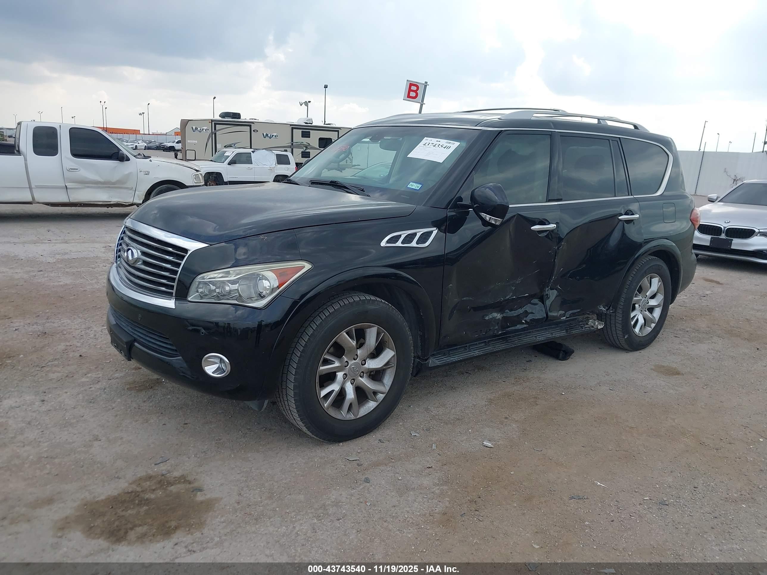 INFINITI QX56 image 6