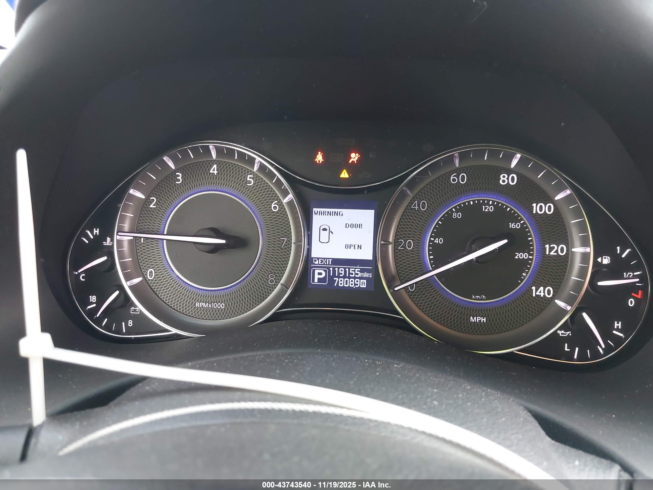 INFINITI QX56 image 7