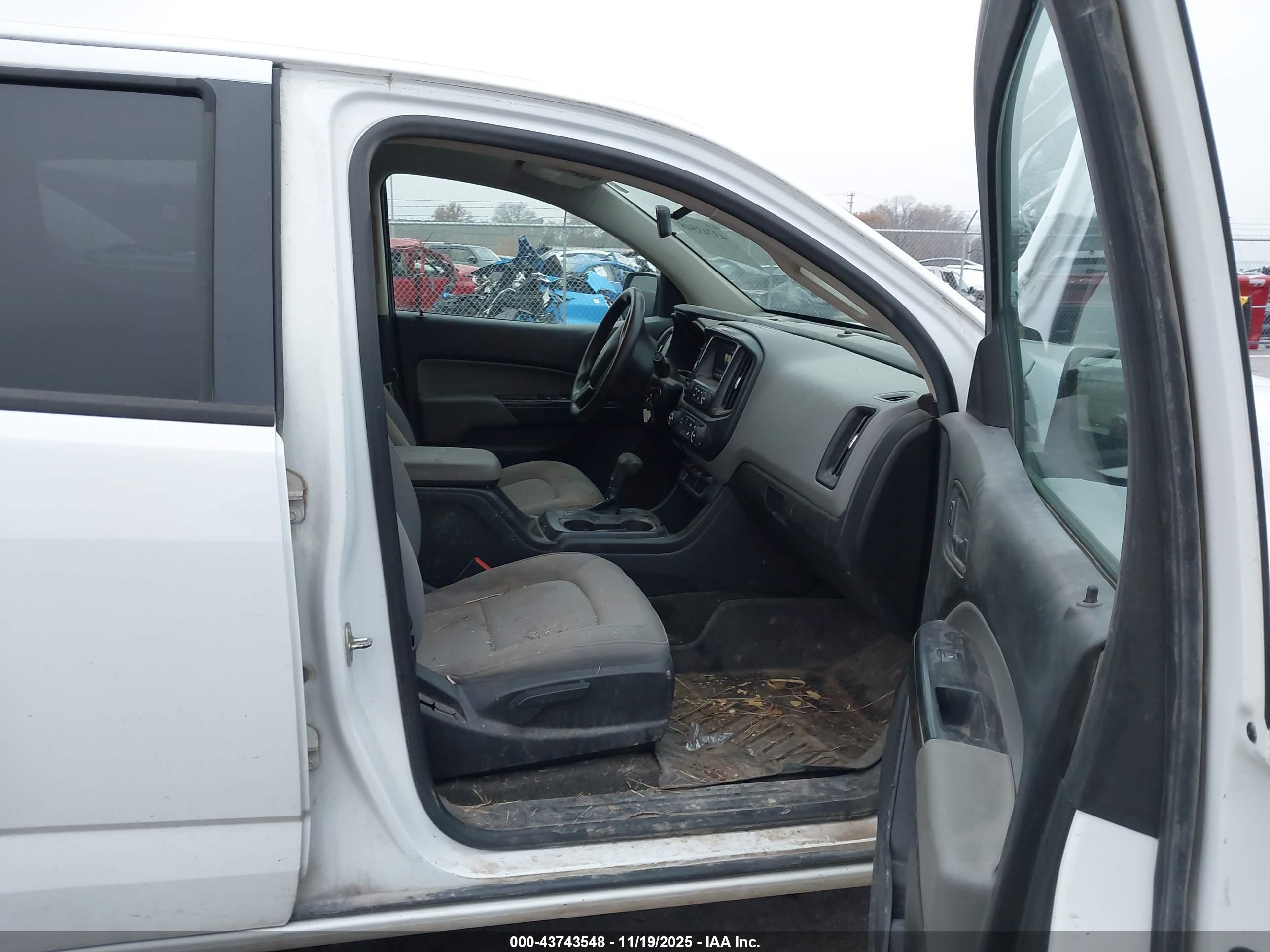 CHEVROLET COLORADO image 5