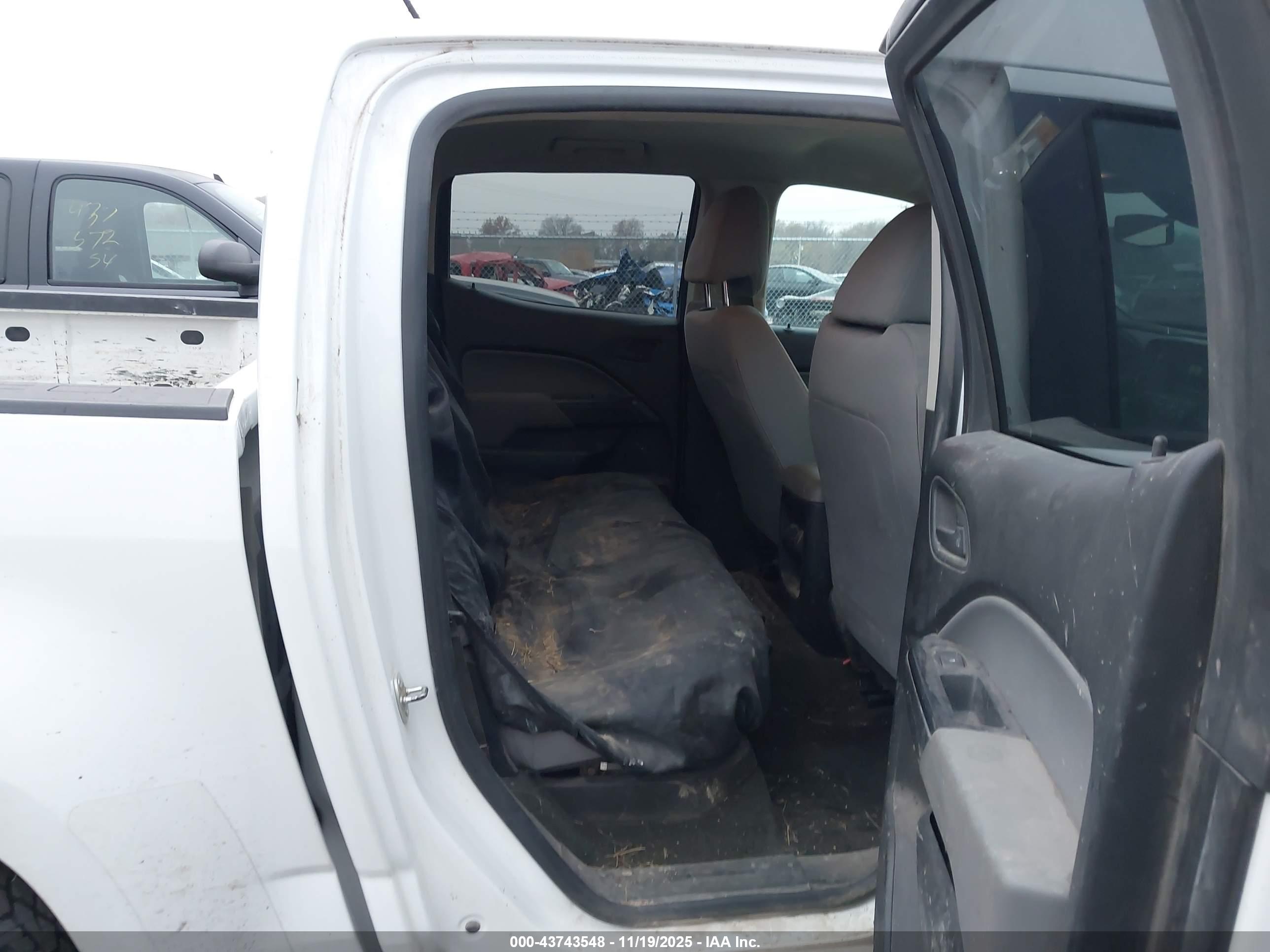 CHEVROLET COLORADO image 8