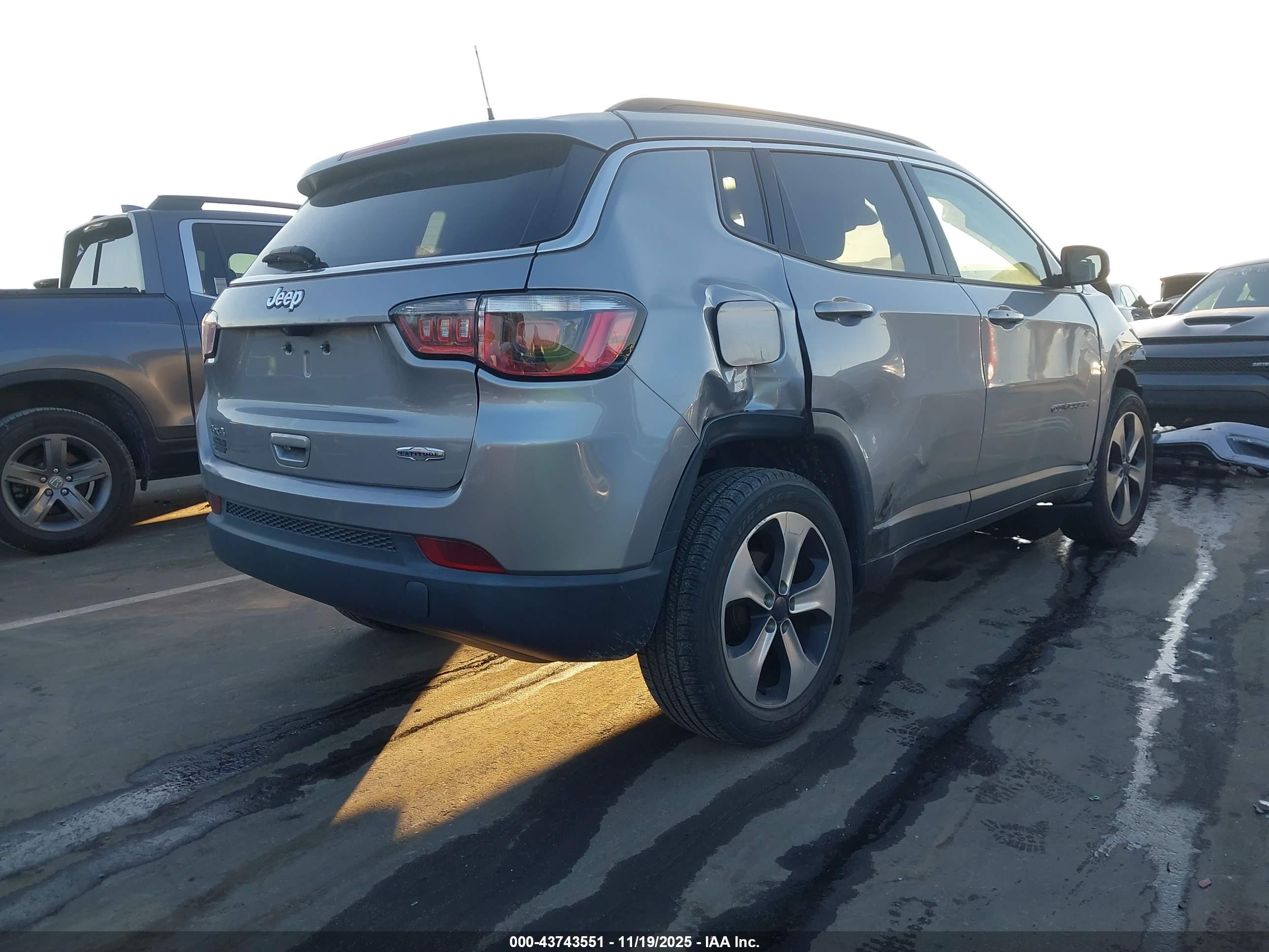 JEEP COMPASS image 4