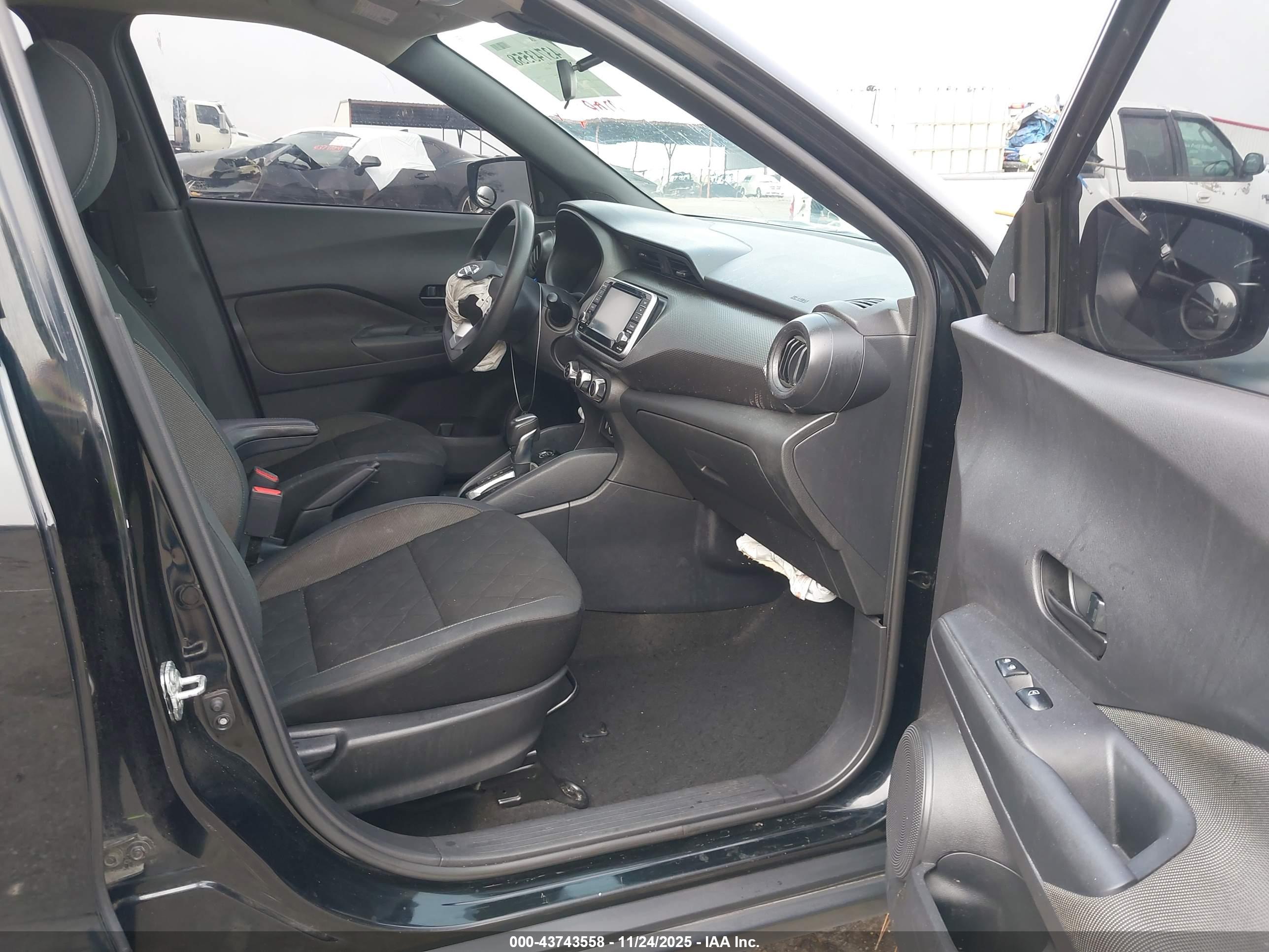 NISSAN KICKS image 5