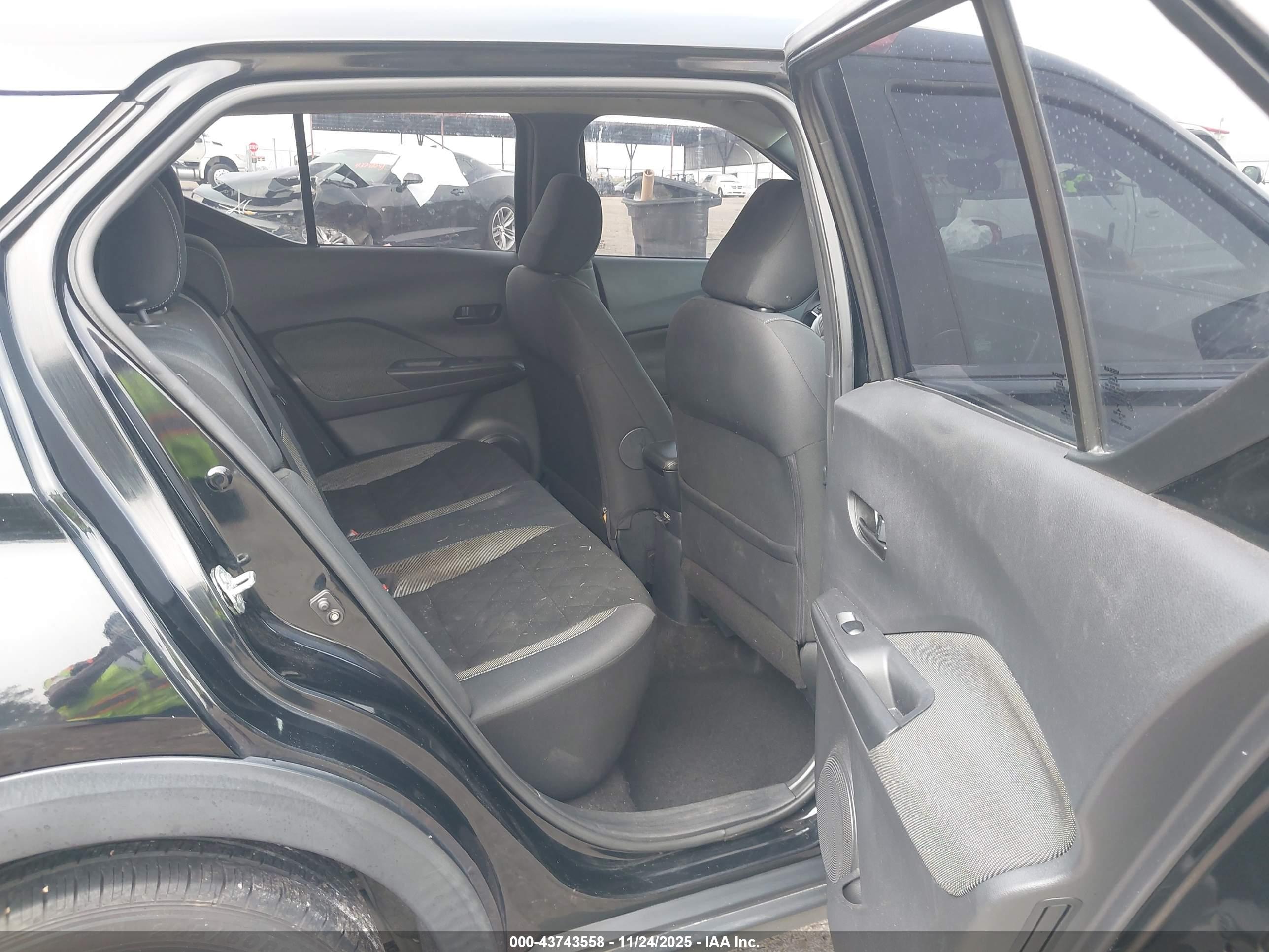 NISSAN KICKS image 8