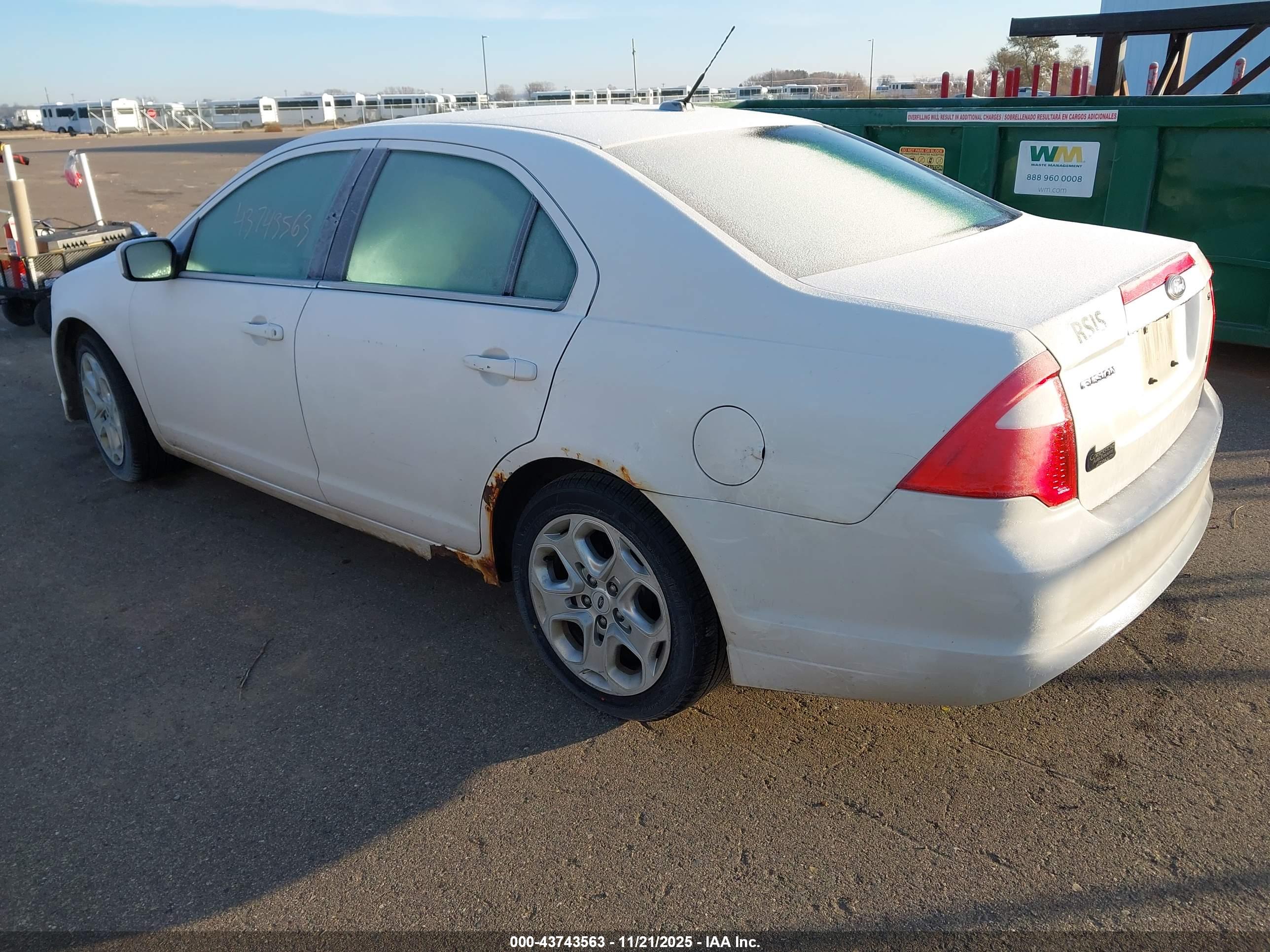 FORD FUSION image 3