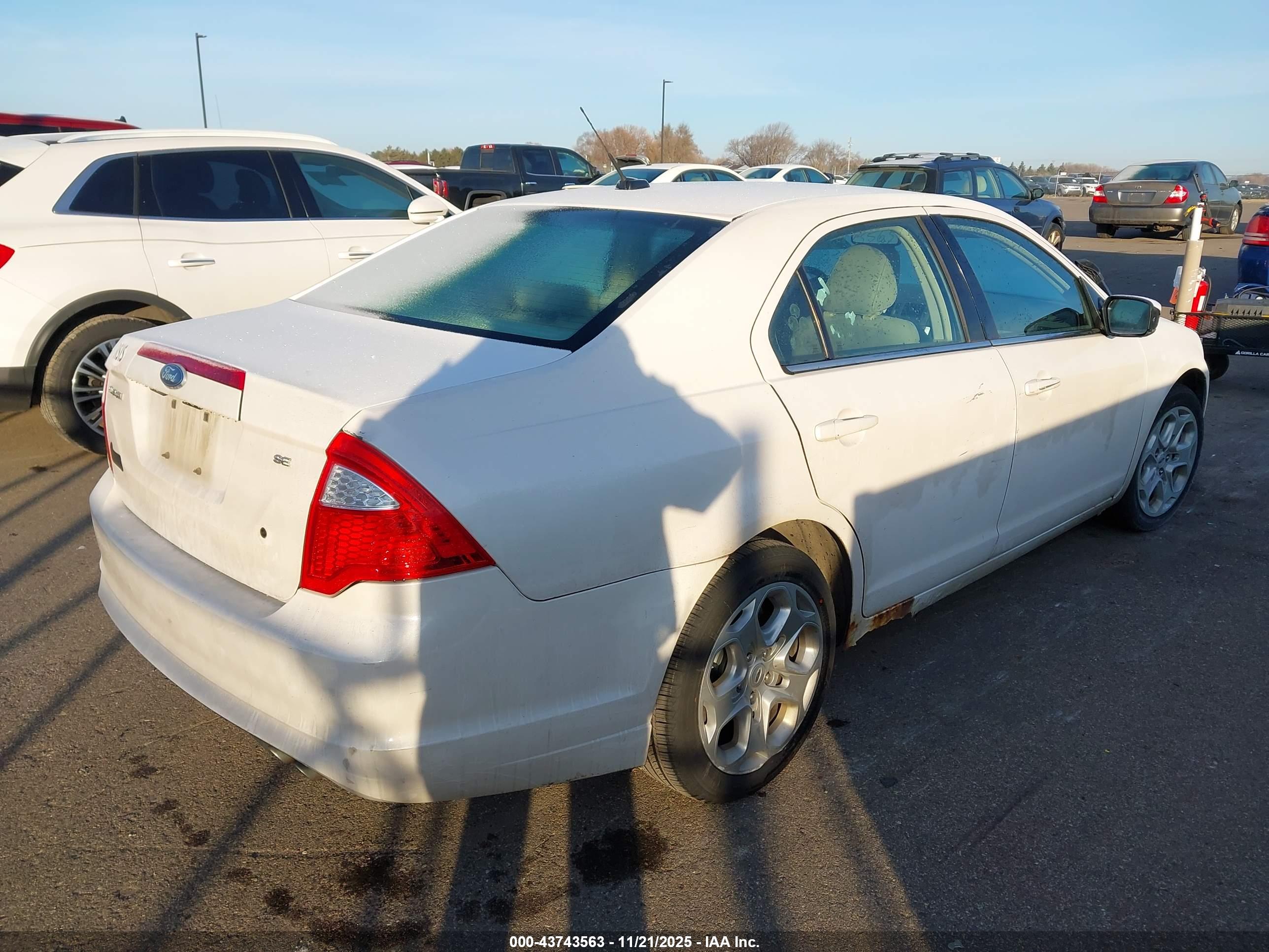FORD FUSION image 4
