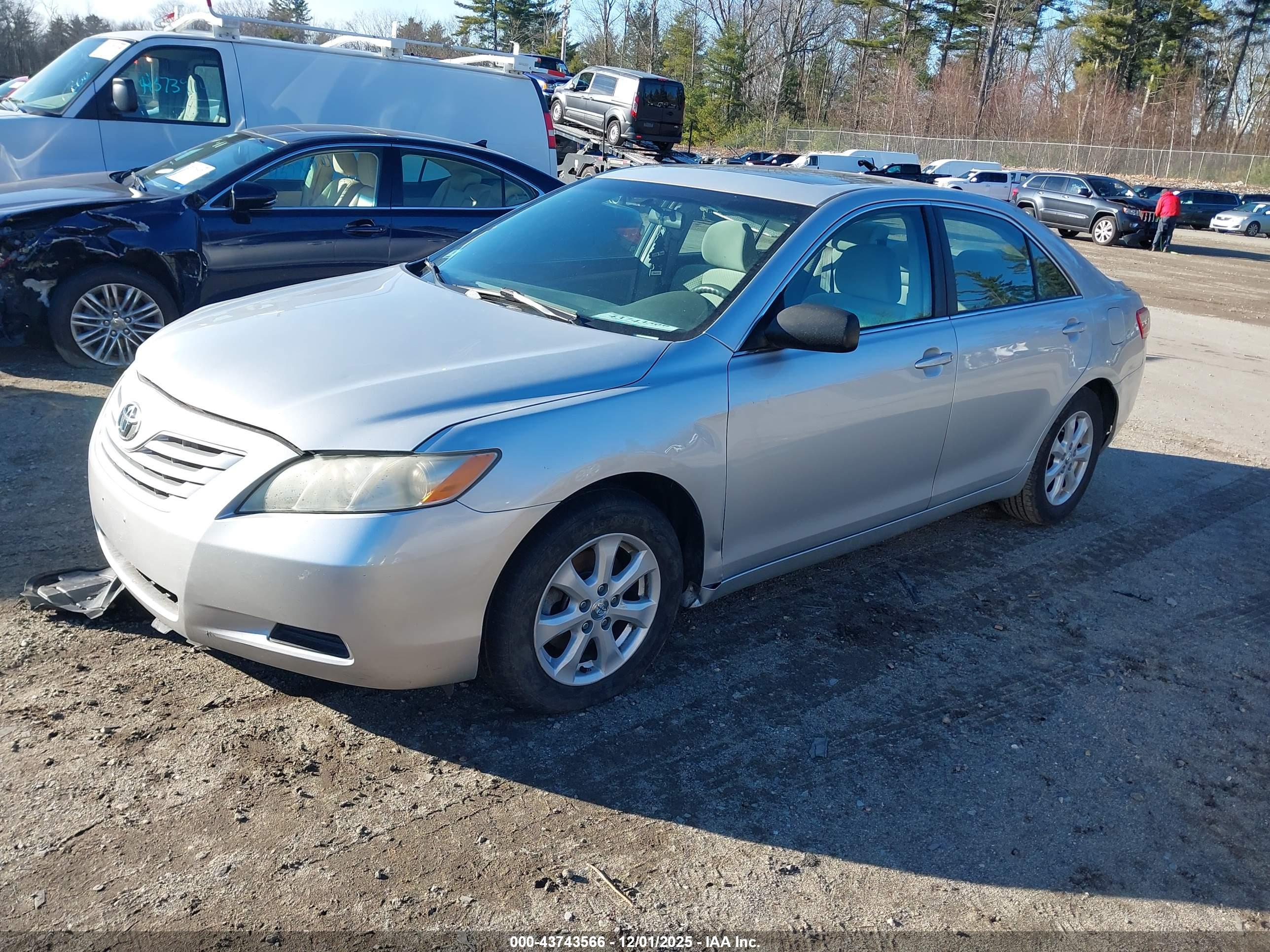 TOYOTA CAMRY image 2