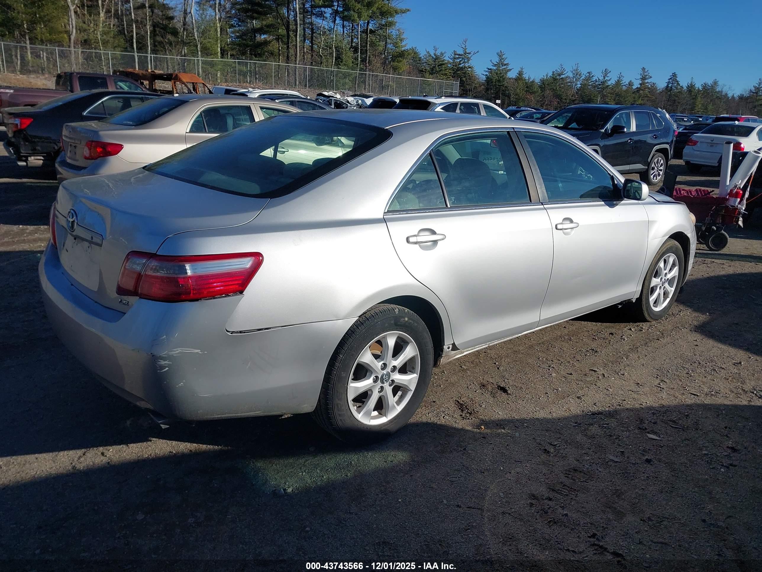TOYOTA CAMRY image 4