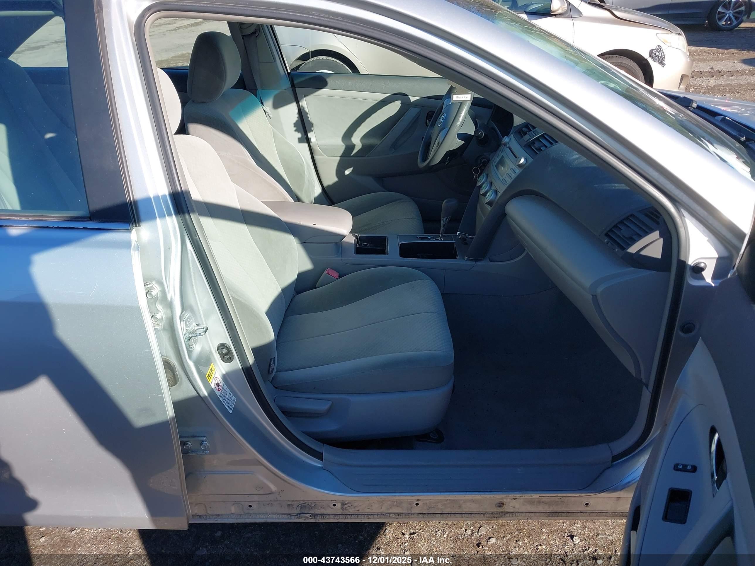 TOYOTA CAMRY image 5