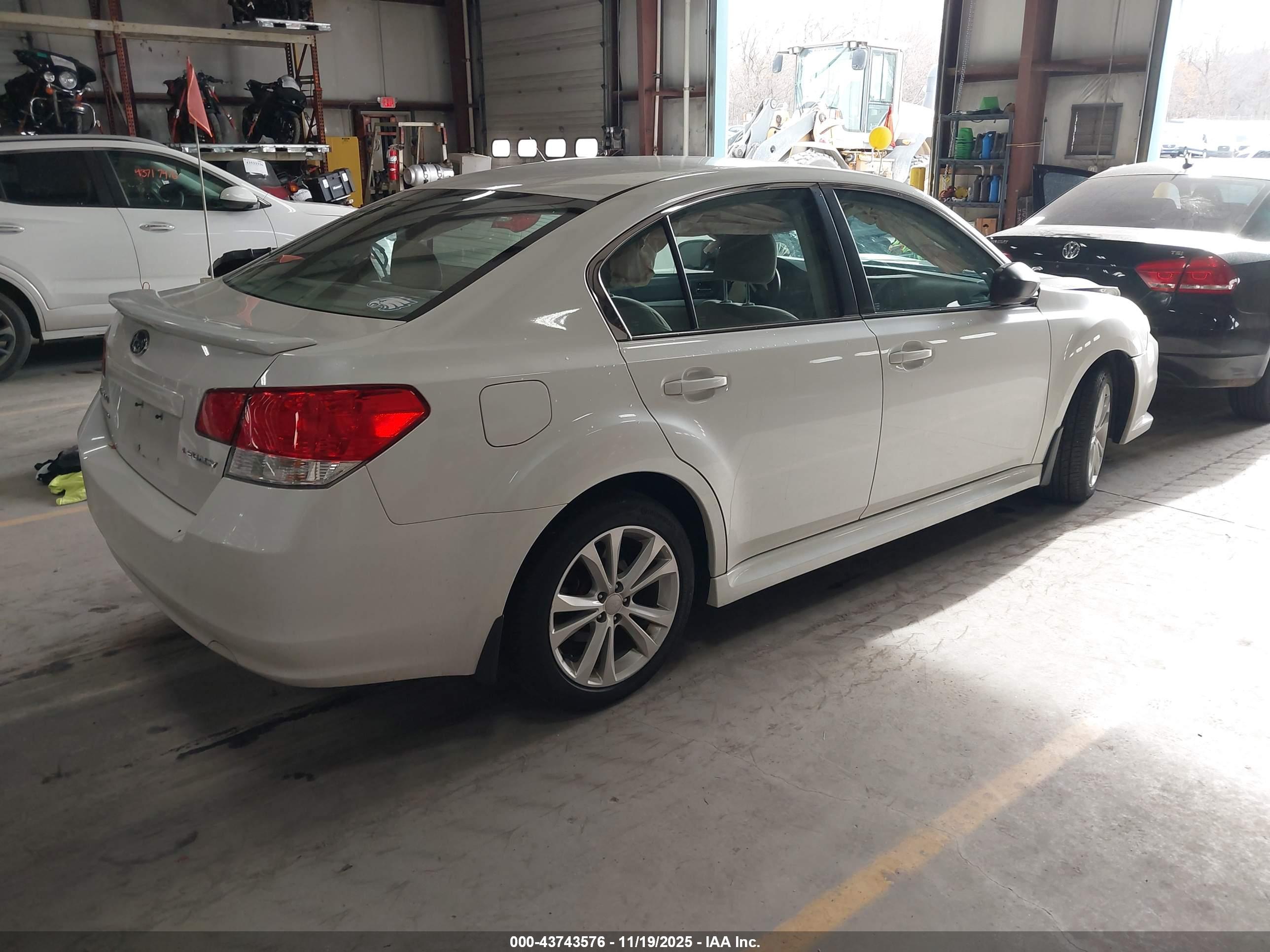 SUBARU LEGACY image 4