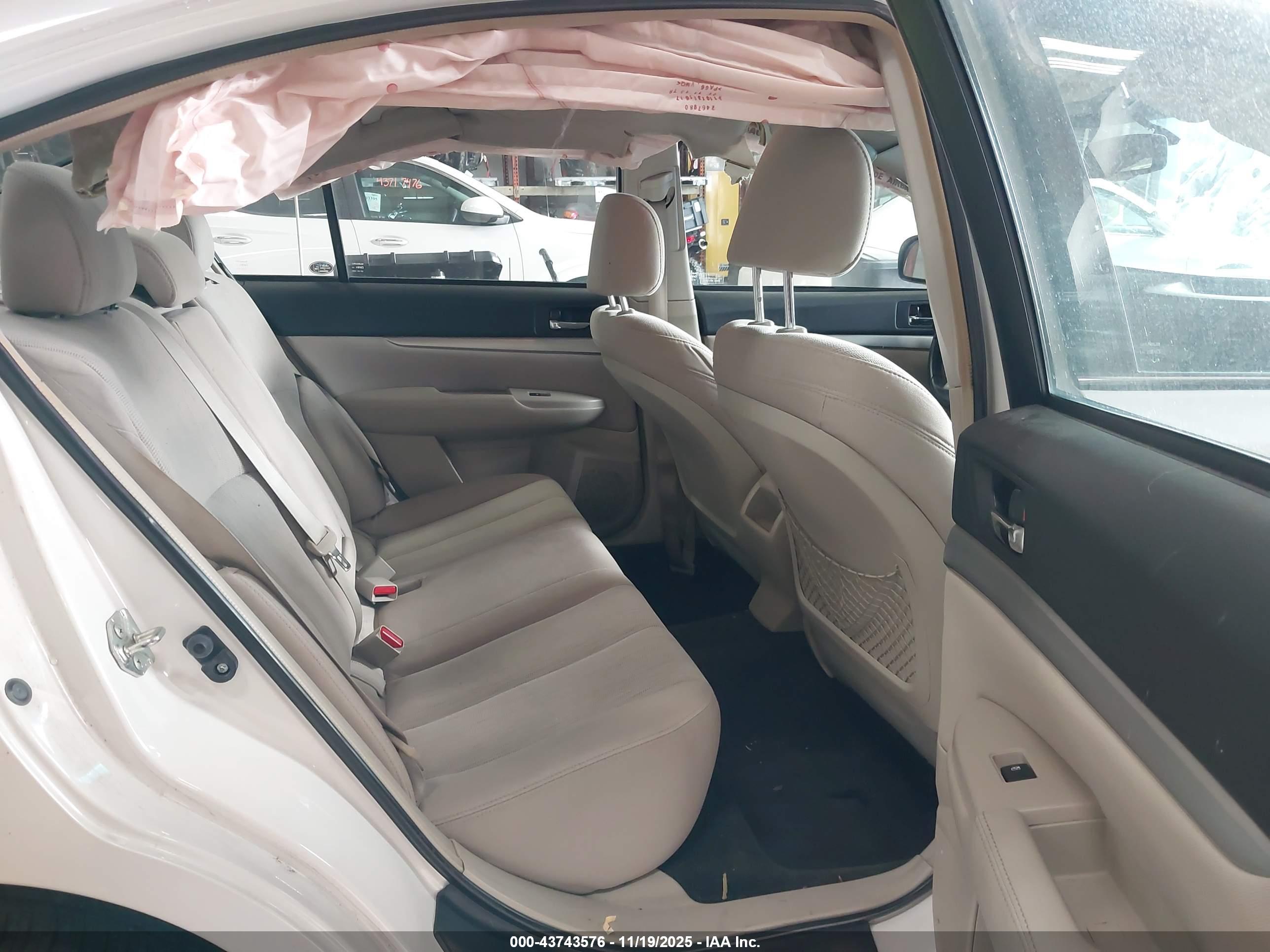 SUBARU LEGACY image 8