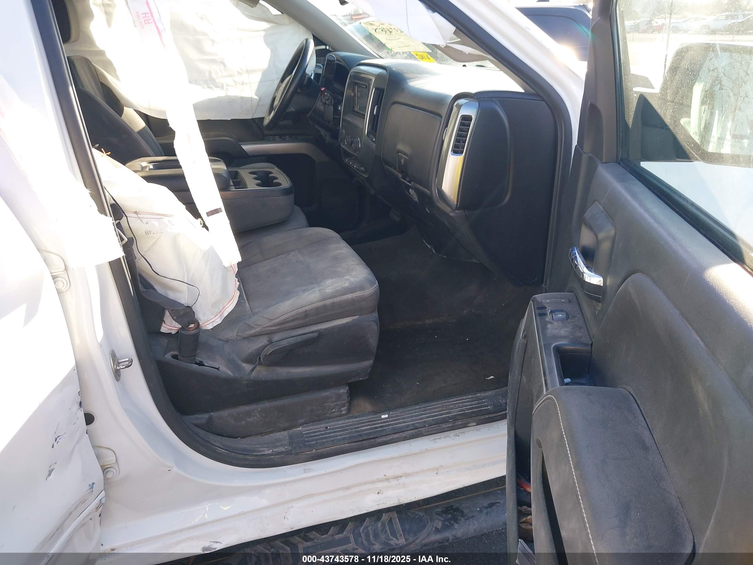CHEVROLET SILVERADO image 5