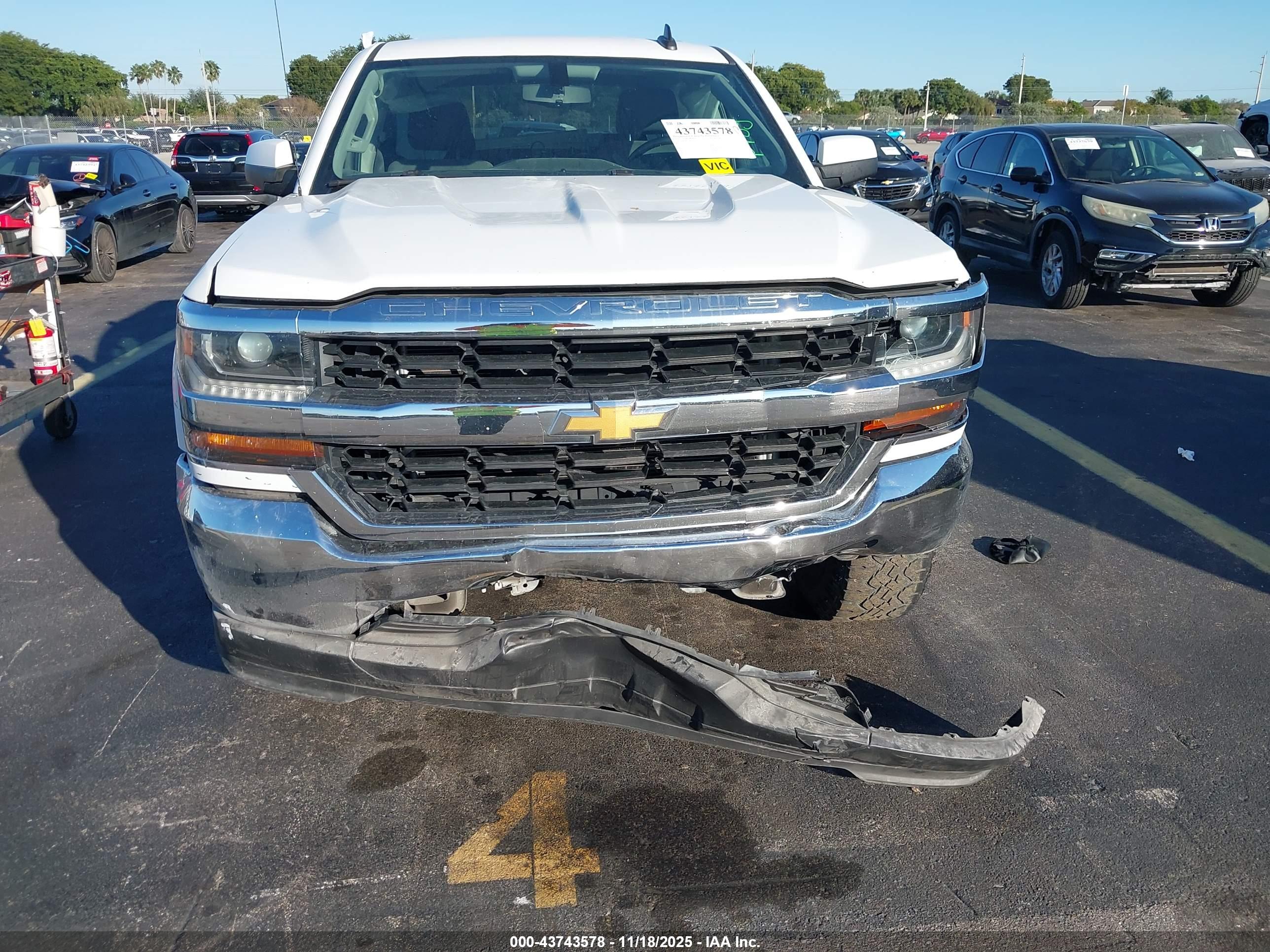 CHEVROLET SILVERADO image 6