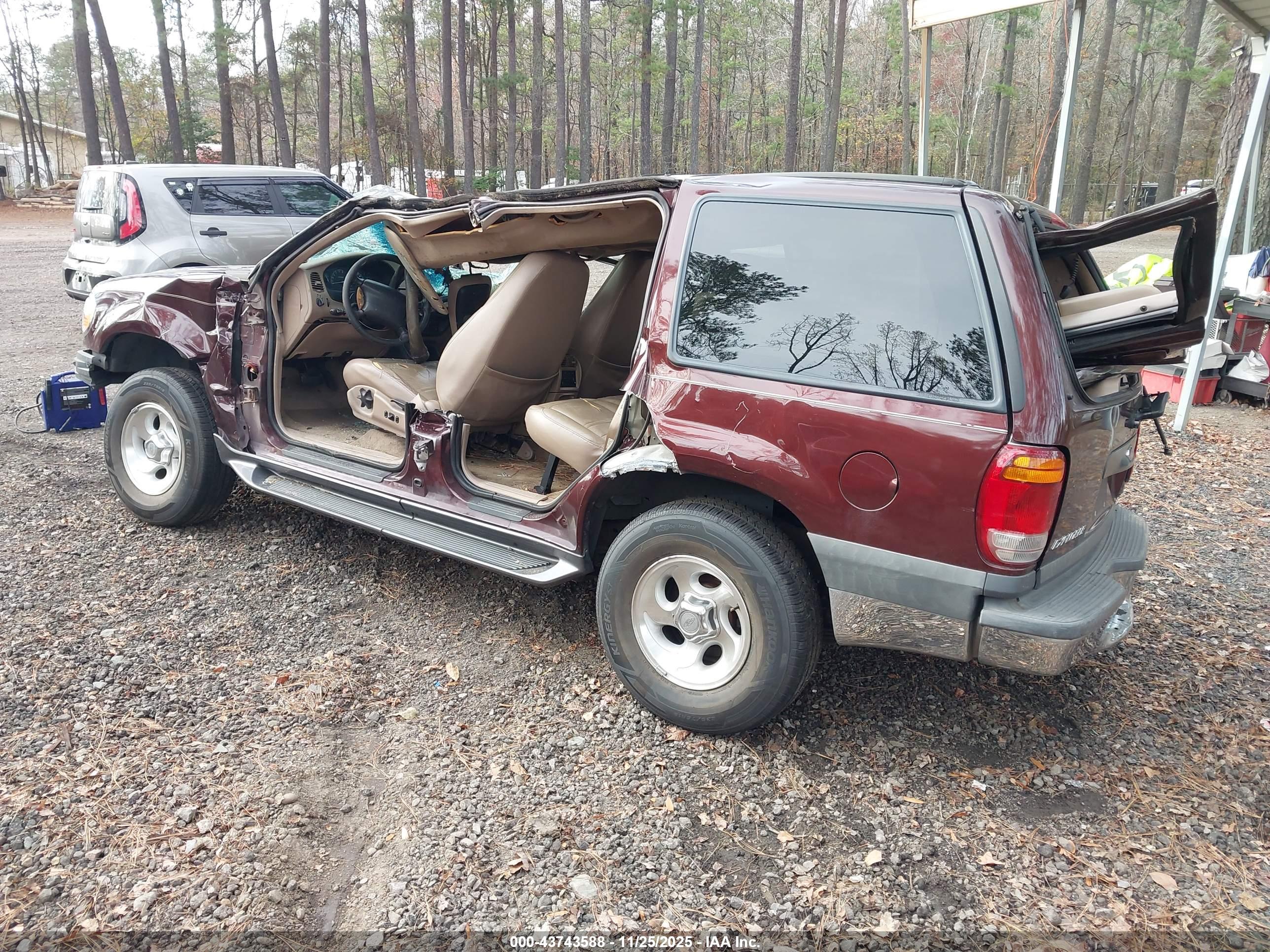 FORD EXPLORER image 3