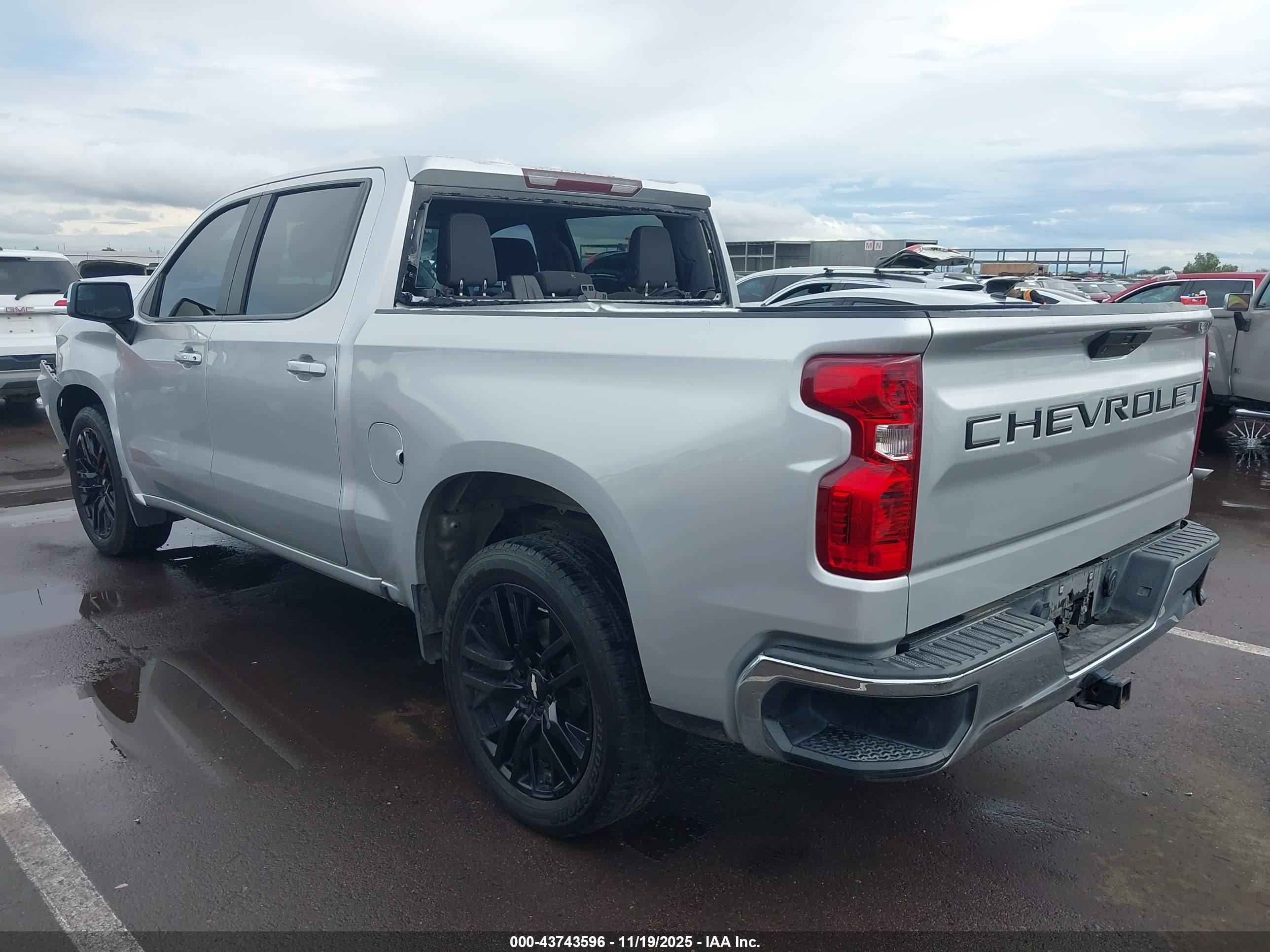 CHEVROLET SILVERADO image 3