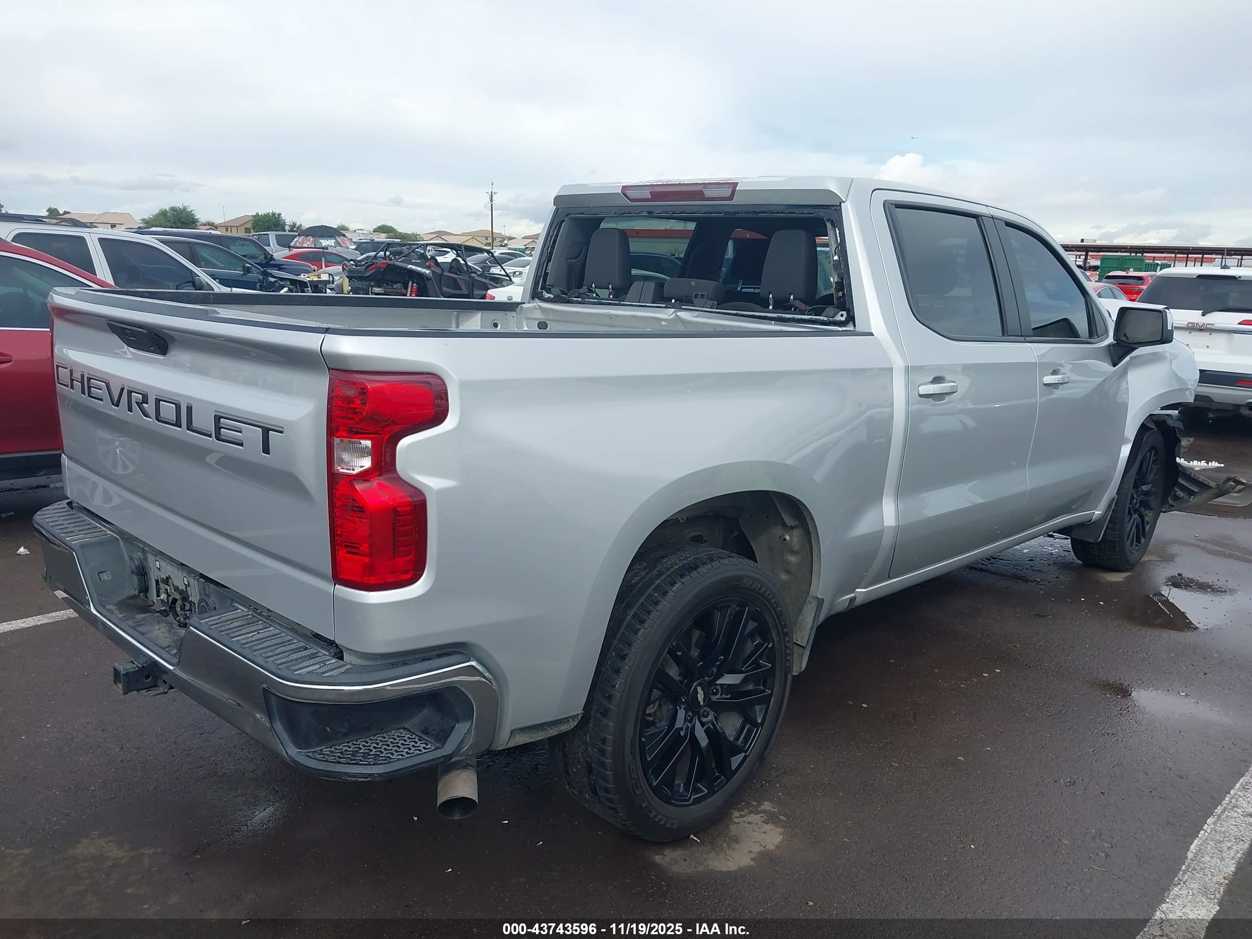 CHEVROLET SILVERADO image 4