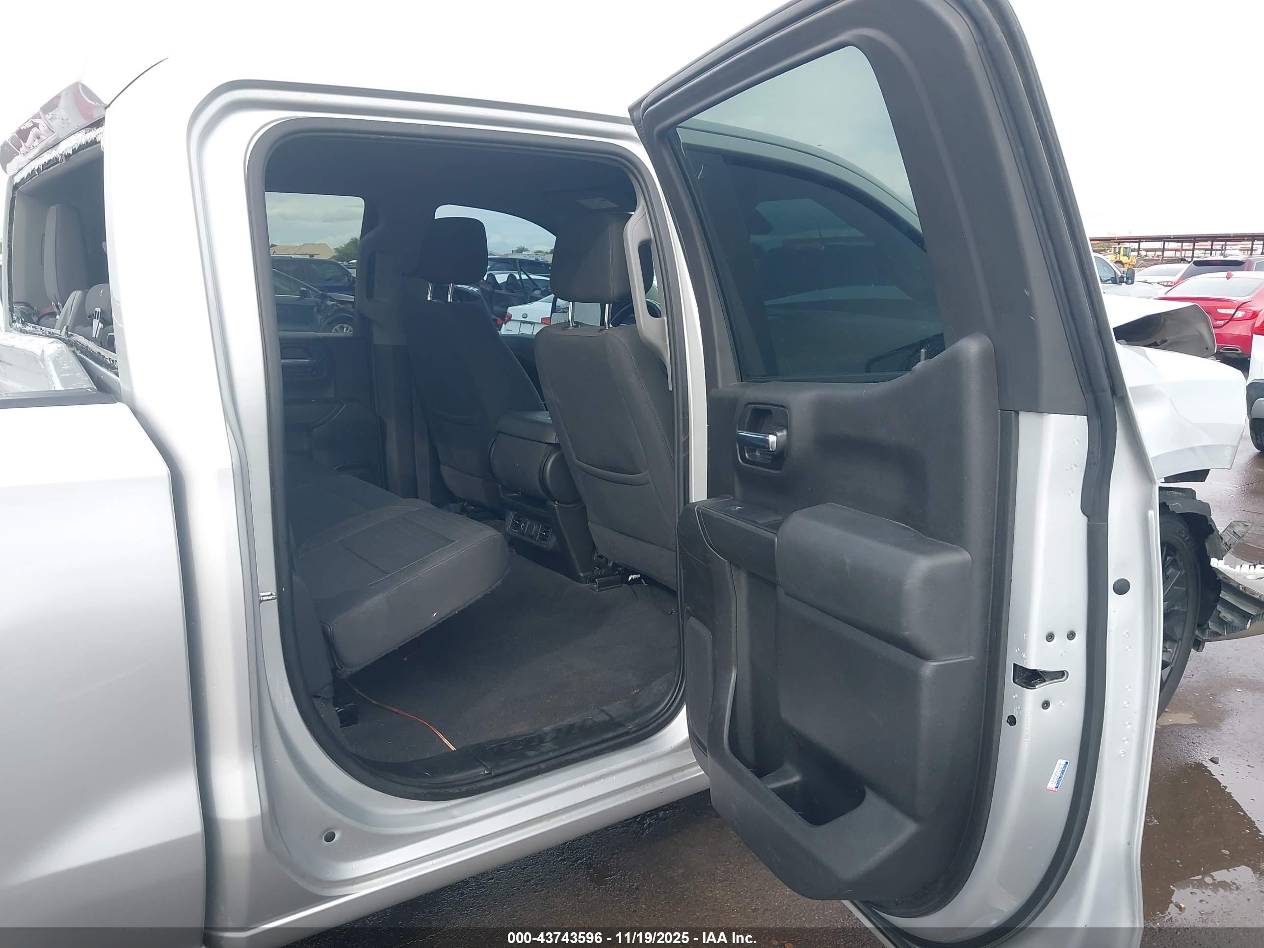 CHEVROLET SILVERADO image 8