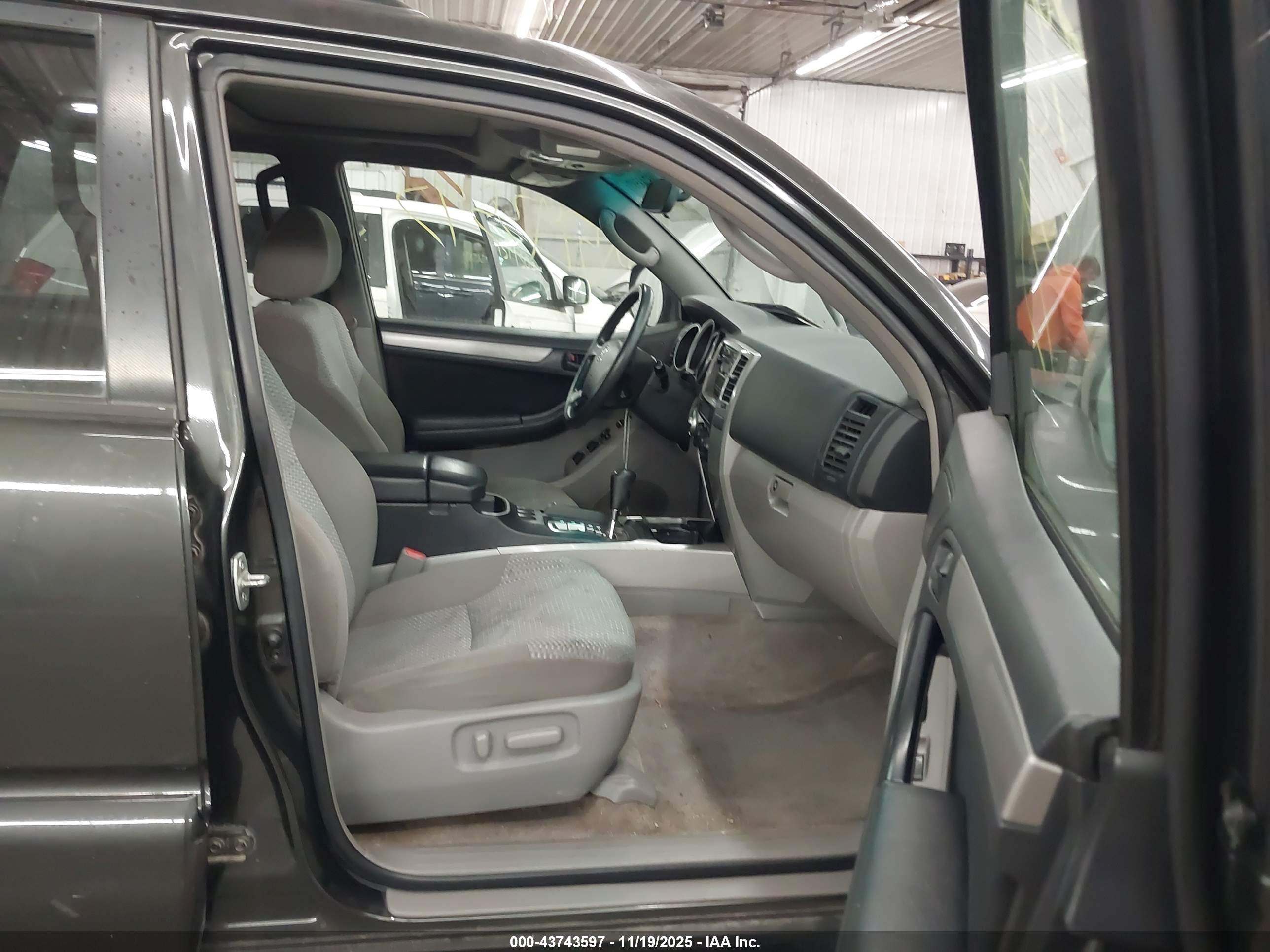 TOYOTA 4RUNNER image 5