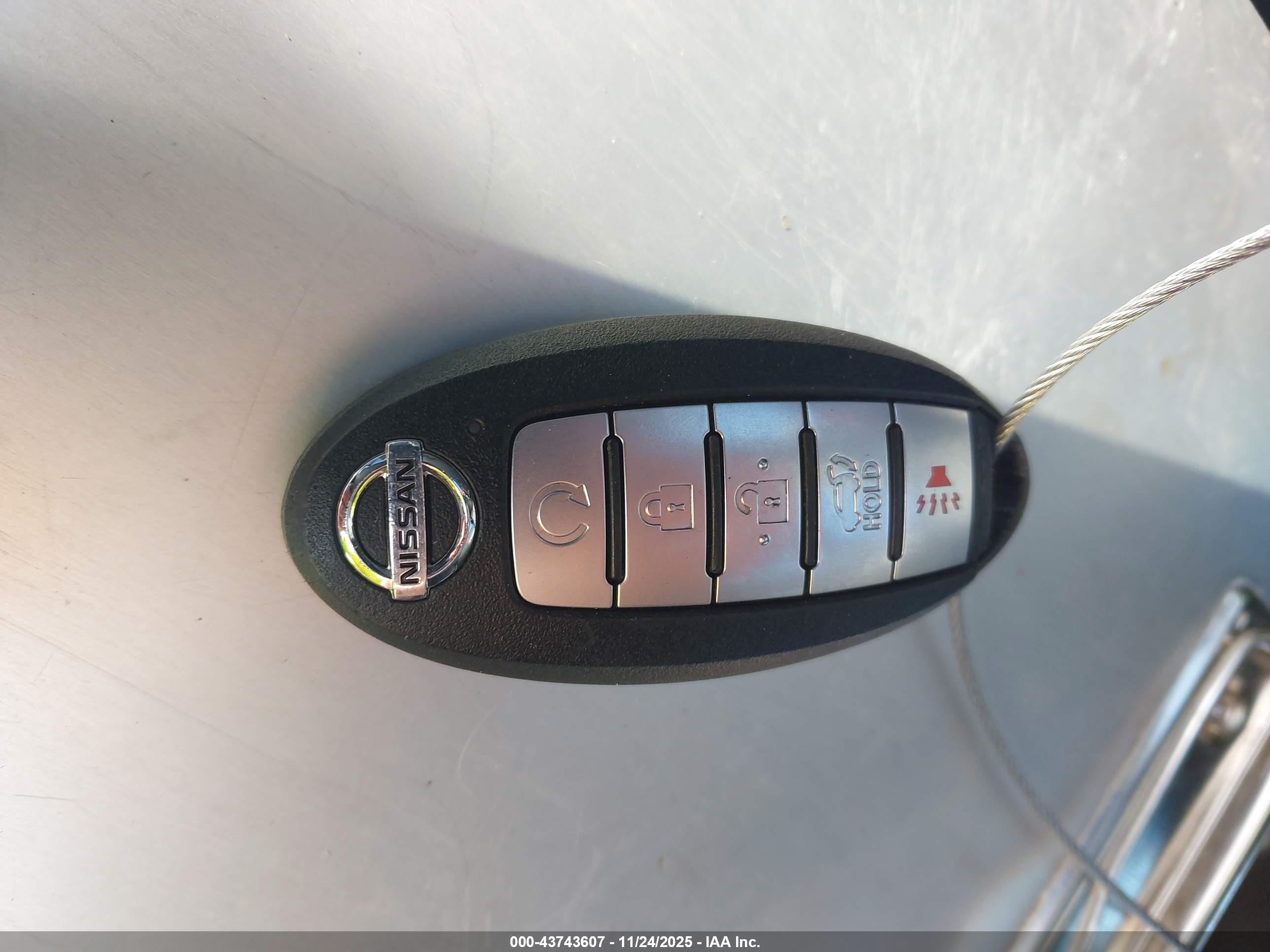 NISSAN ROGUE image 11