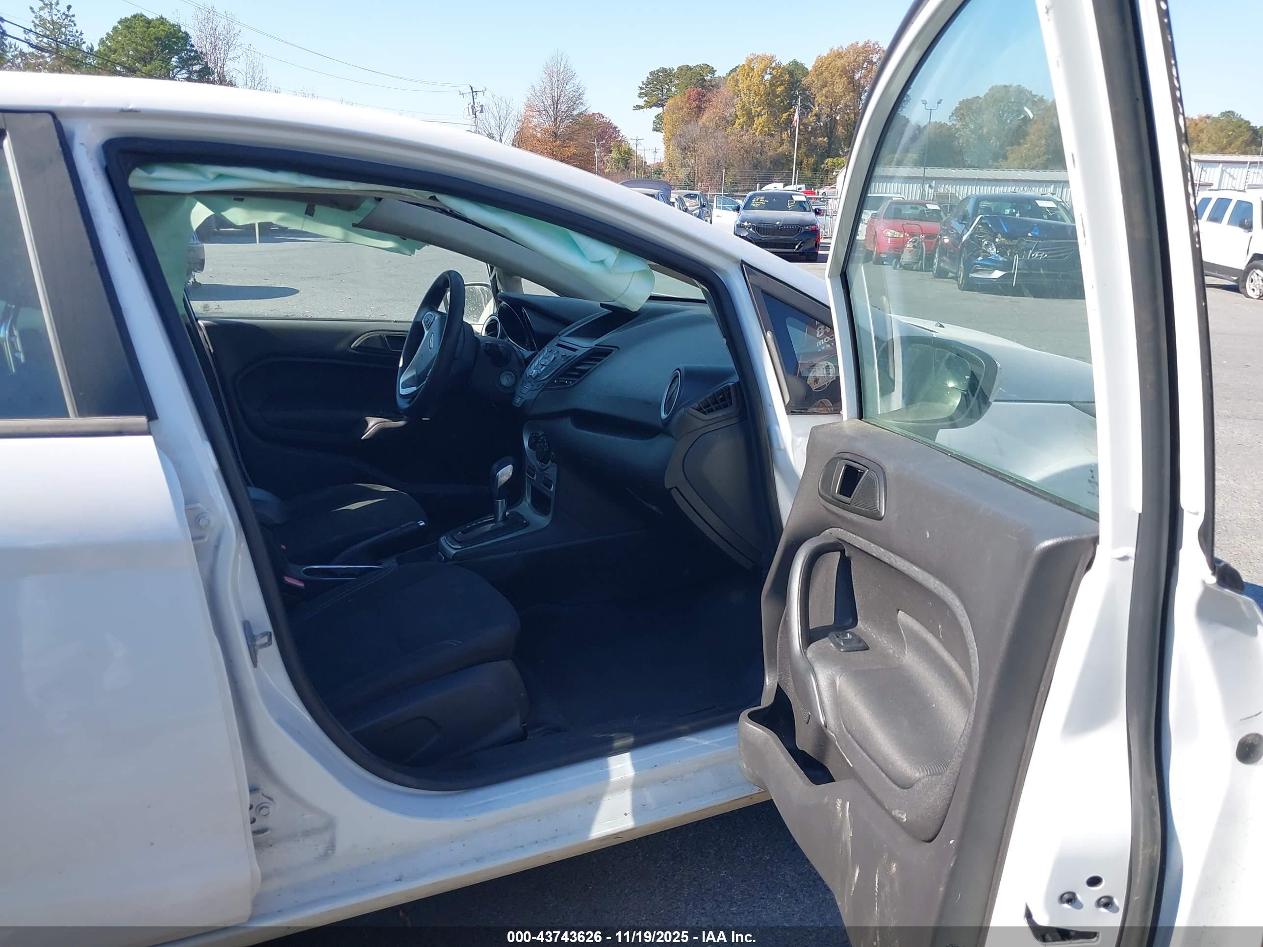 FORD FIESTA image 5