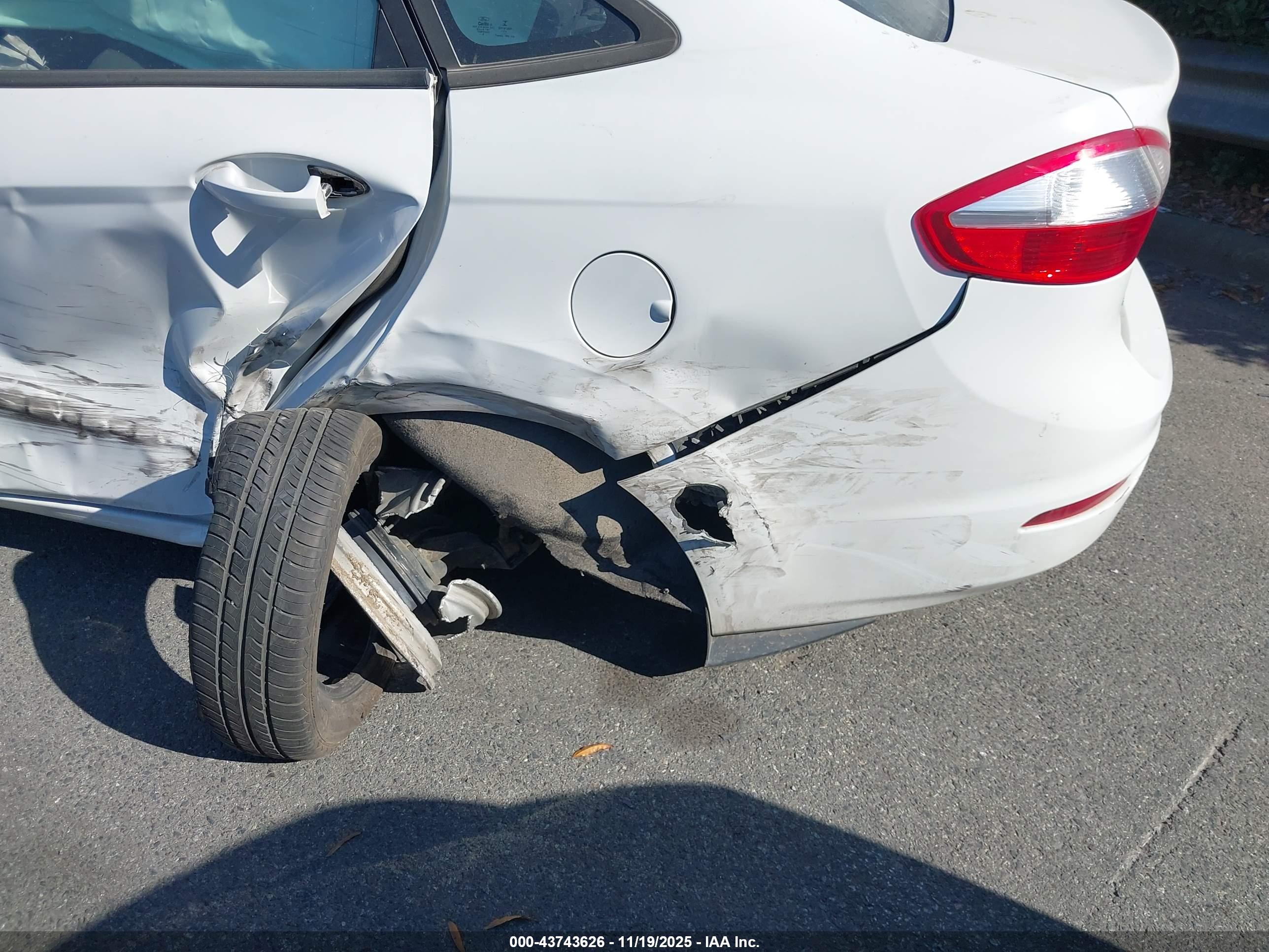 FORD FIESTA image 6