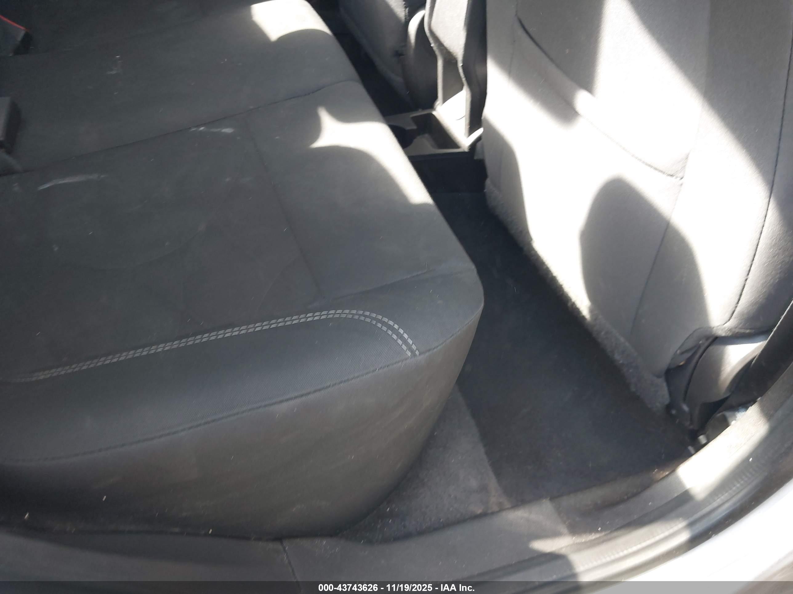 FORD FIESTA image 8