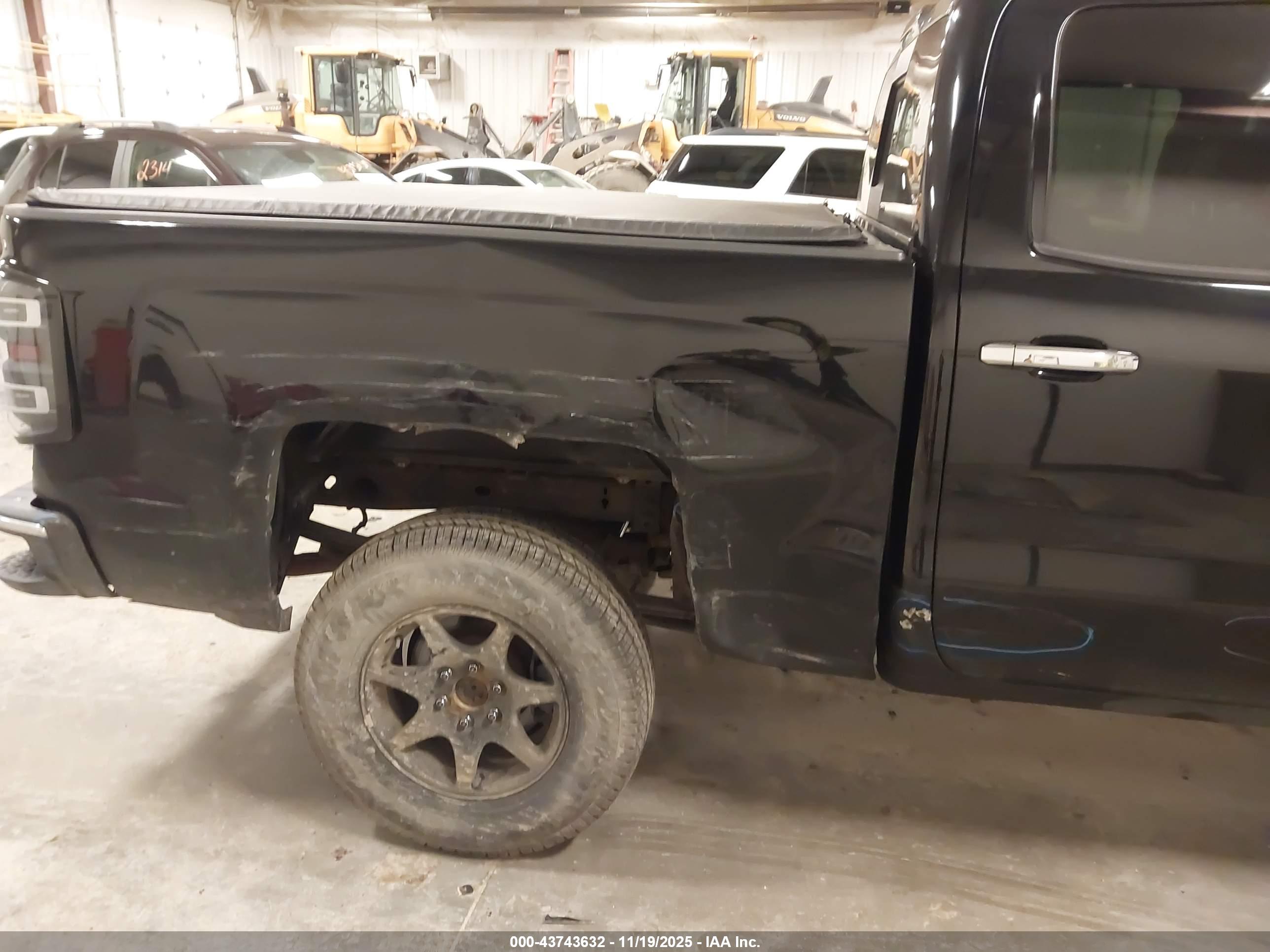 CHEVROLET SILVERADO image 6