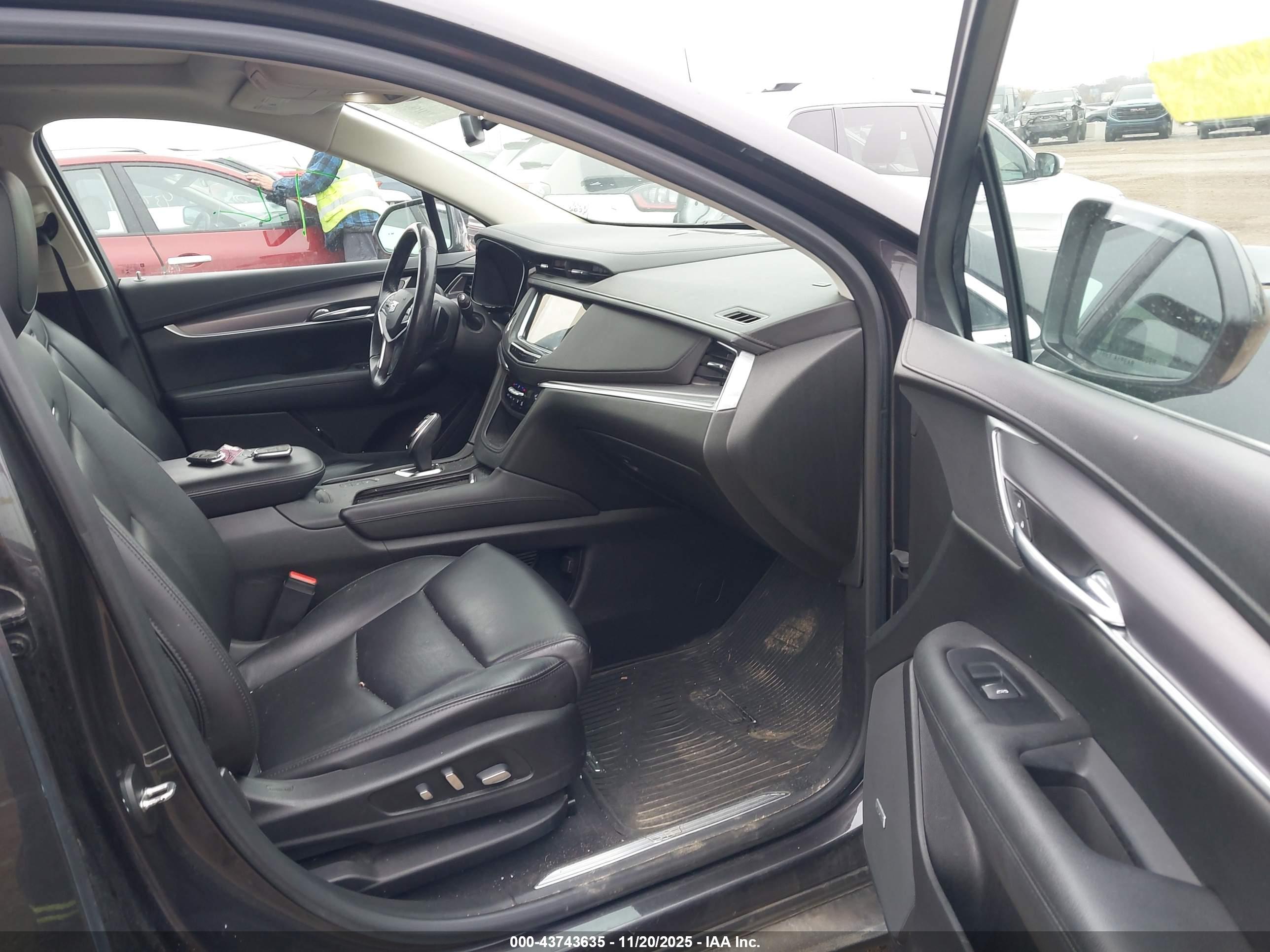 CADILLAC XT5 image 5
