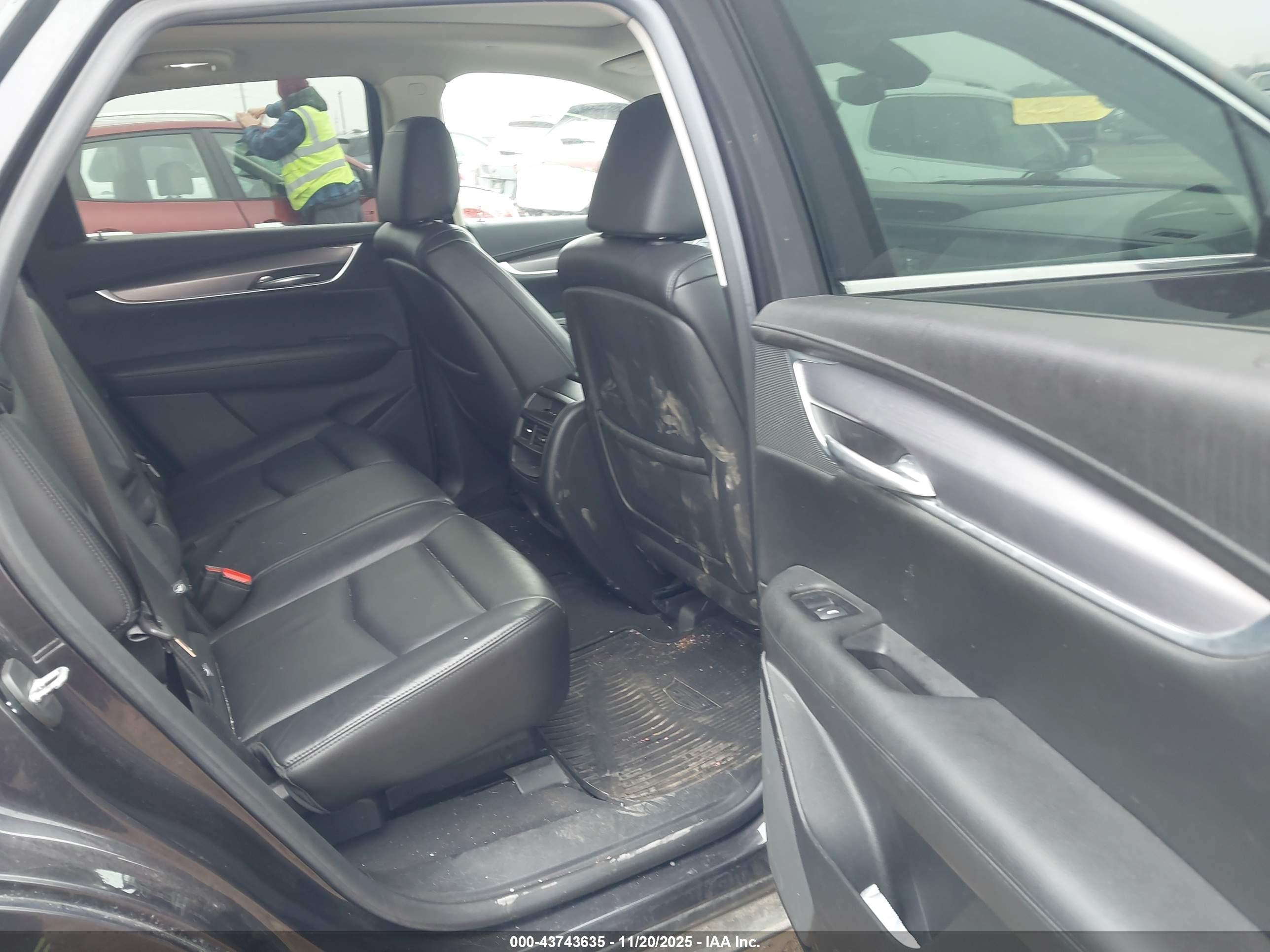 CADILLAC XT5 image 8