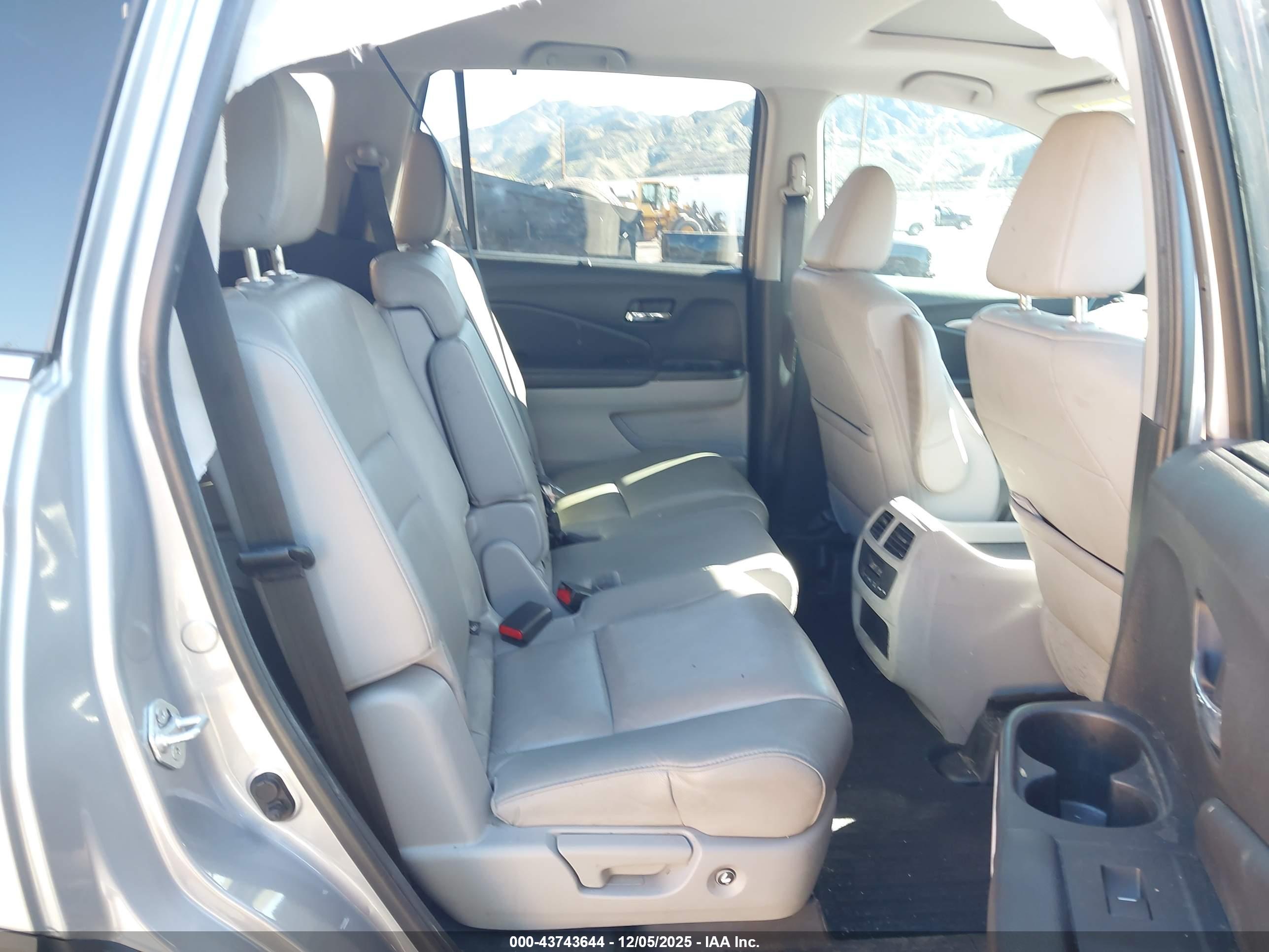 HONDA PILOT image 8