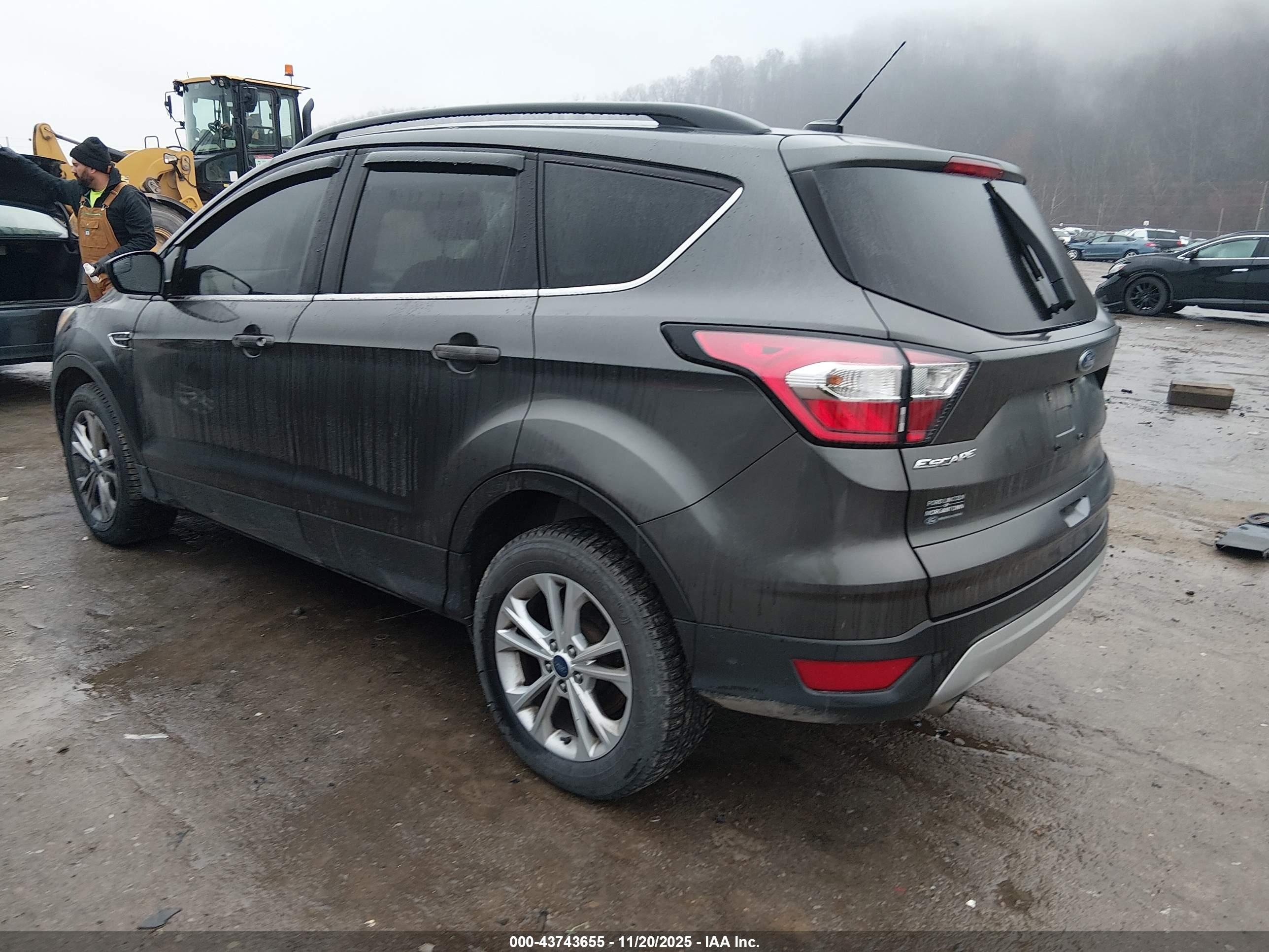 FORD ESCAPE image 3