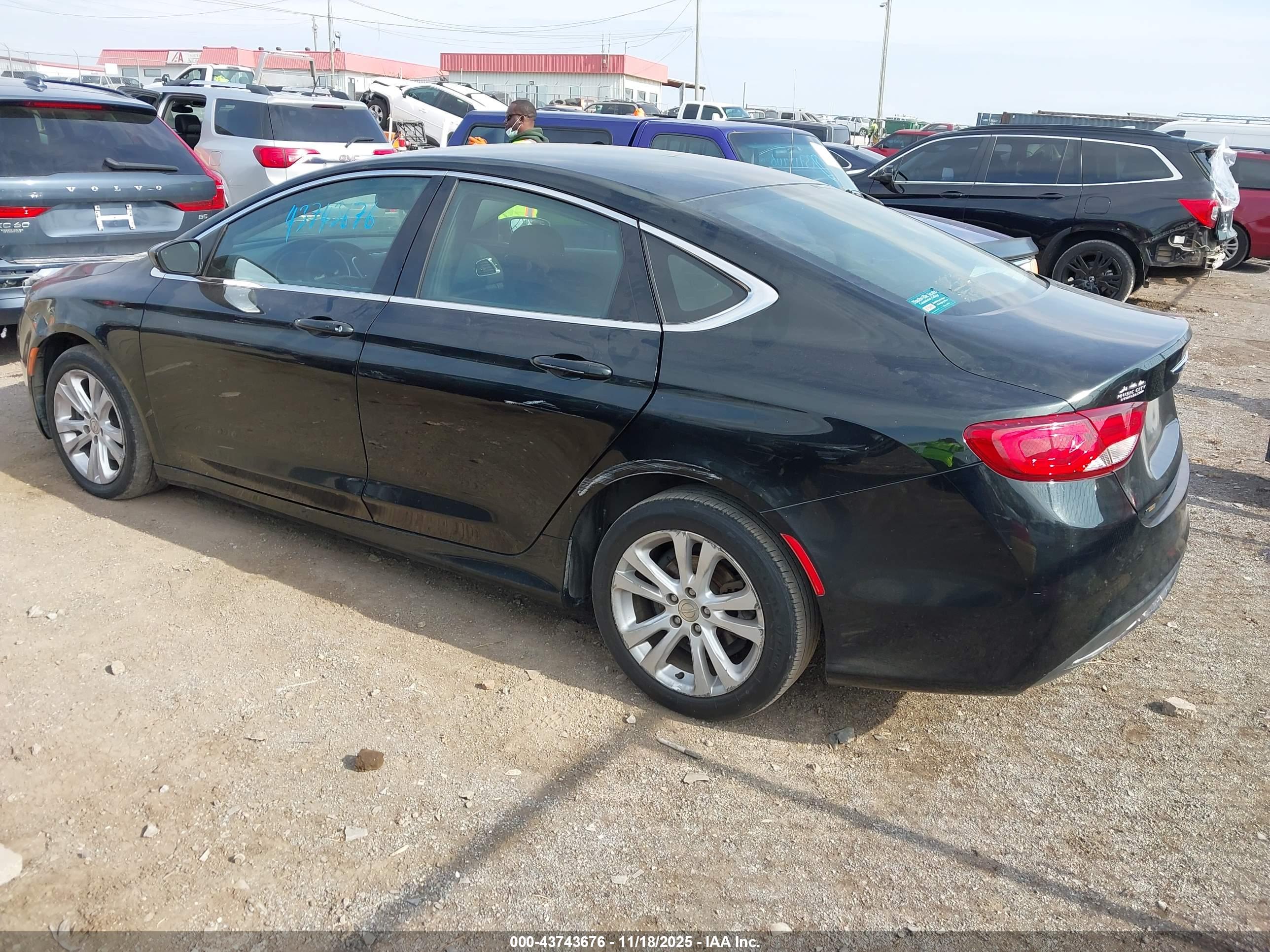 CHRYSLER 200 image 3