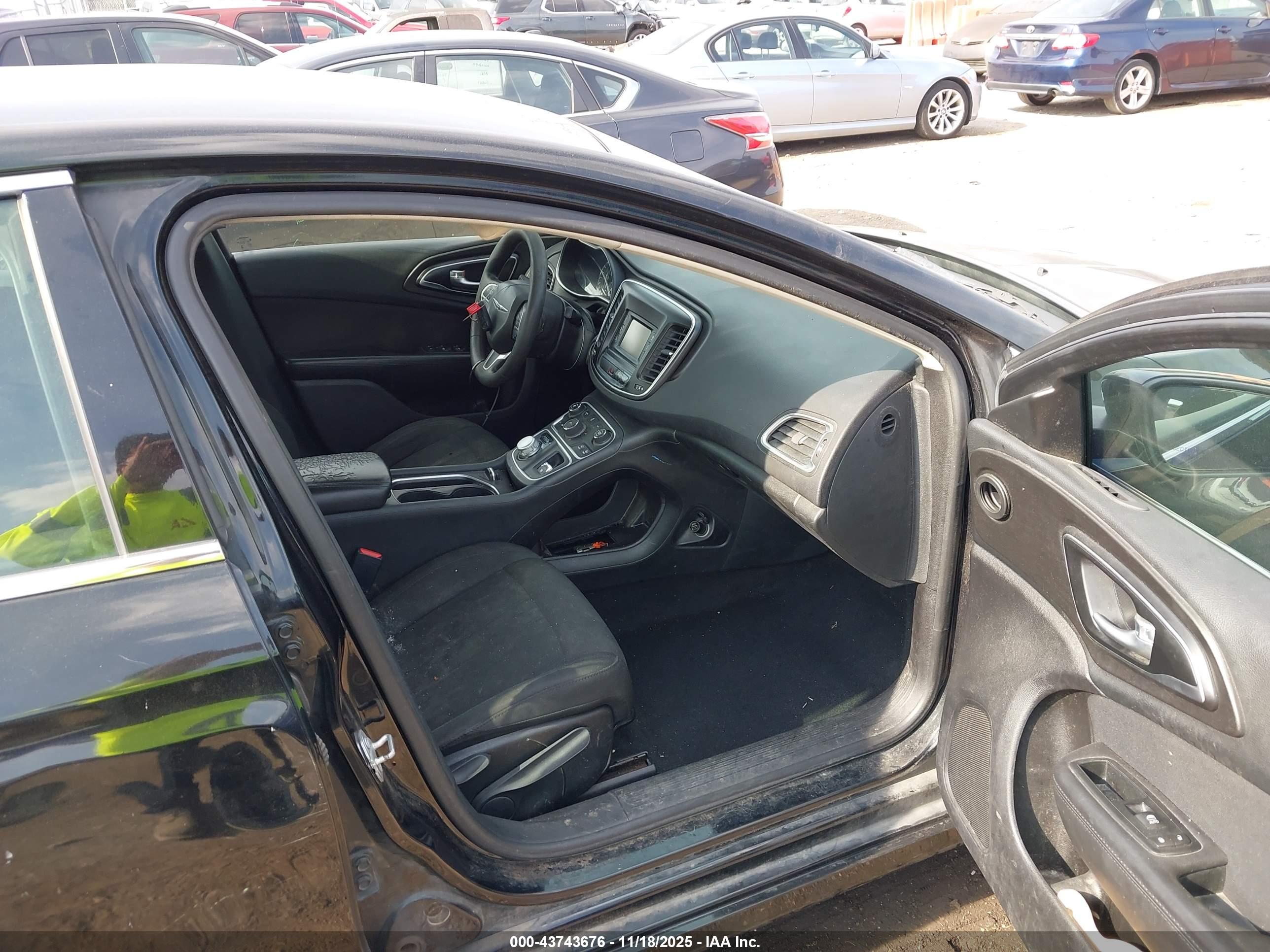 CHRYSLER 200 image 5