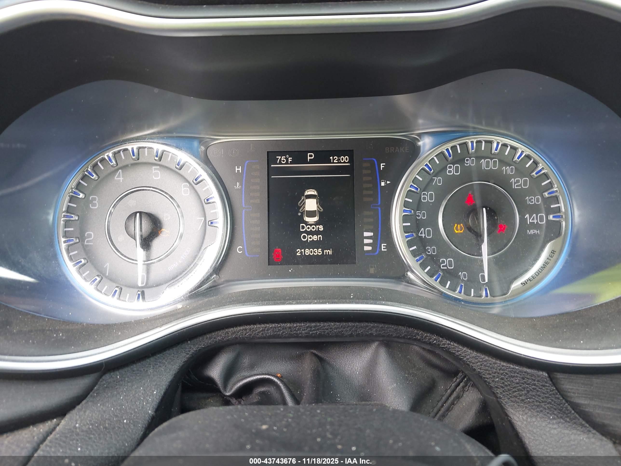 CHRYSLER 200 image 7